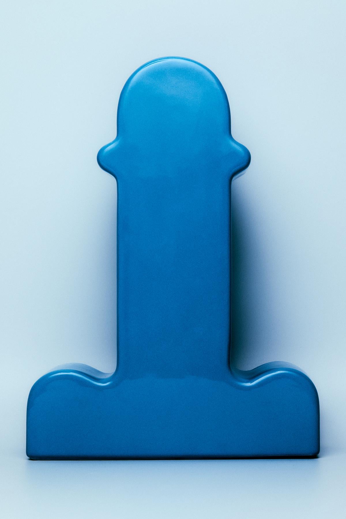 Jarrón Shiva, Azul de Ettore Sottsass , Cerámica esmaltada, España, 1971 Siglo XXI y contemporáneo en venta