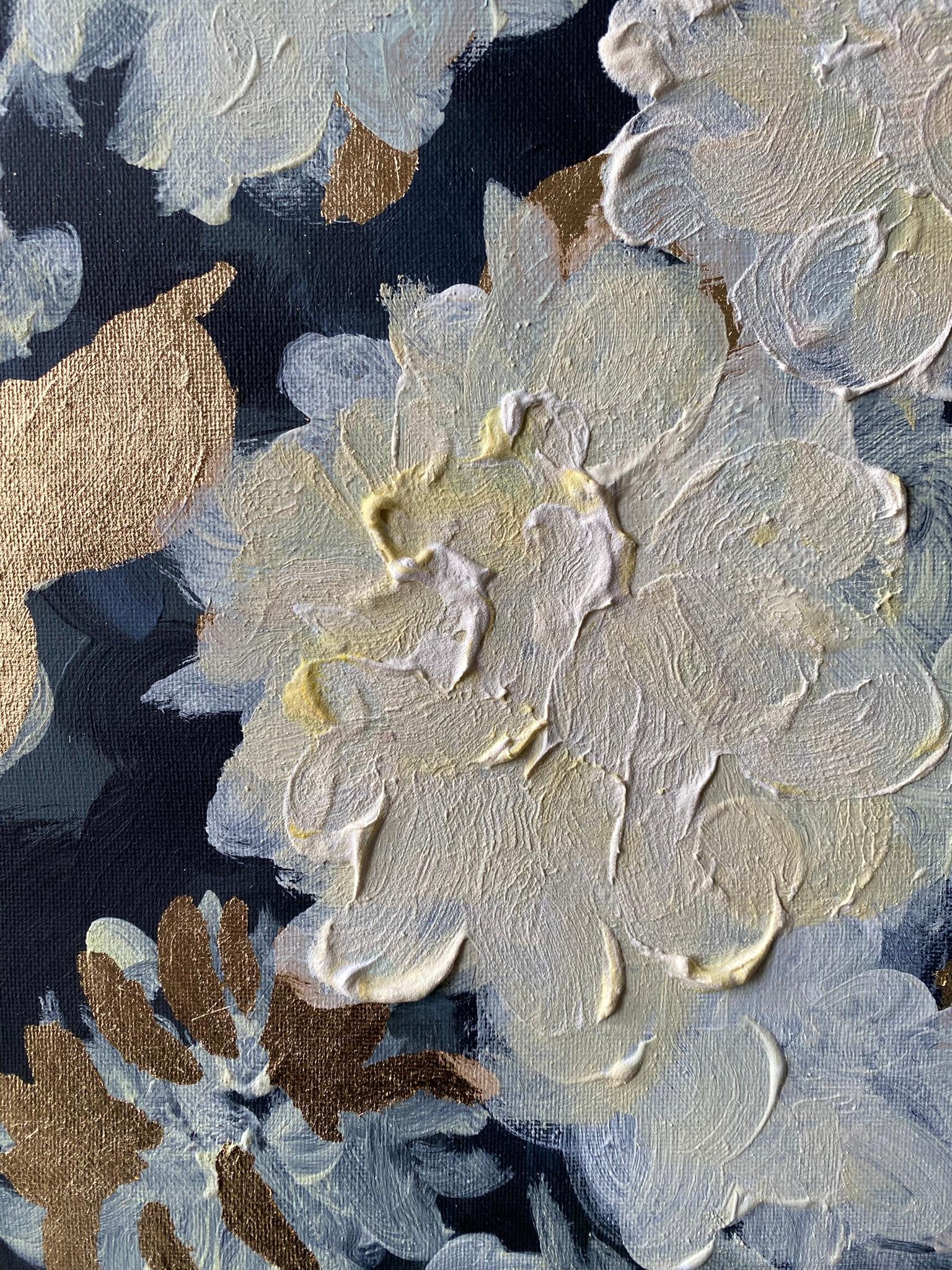 Jardin d'Hiver Series es la última colección de Shizico Yi, creada en su estudio de invierno mientras añora el verano que quedó atrás. Reflexionando sobre los vibrantes días pasados pintando en plein air, vuelve a visitar la Colección de Dalias en