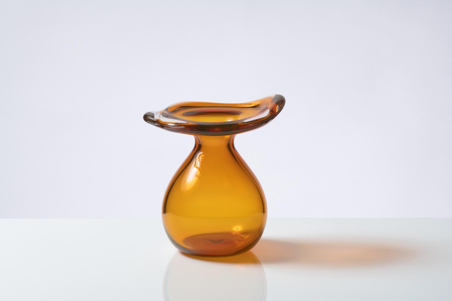 Shizuku Round Vase In New Condition For Sale In Los Angeles, CA