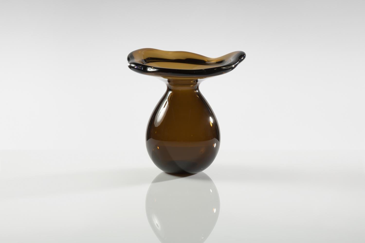 Hand-Crafted Shizuku Round Vase For Sale