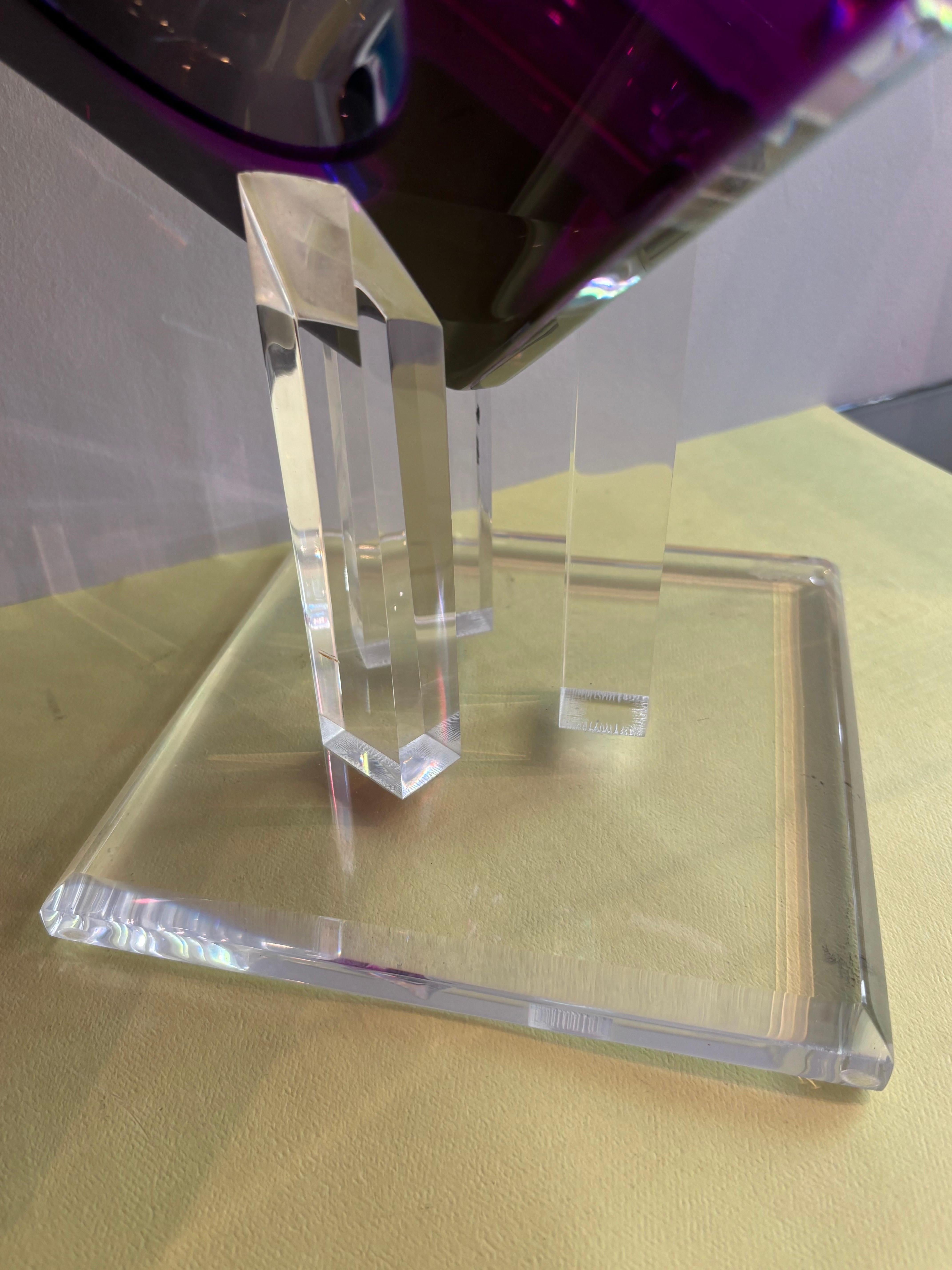 Scultura da tavolo moderna prismatica in lucite colorata di Shlomi Haziza in vendita 6