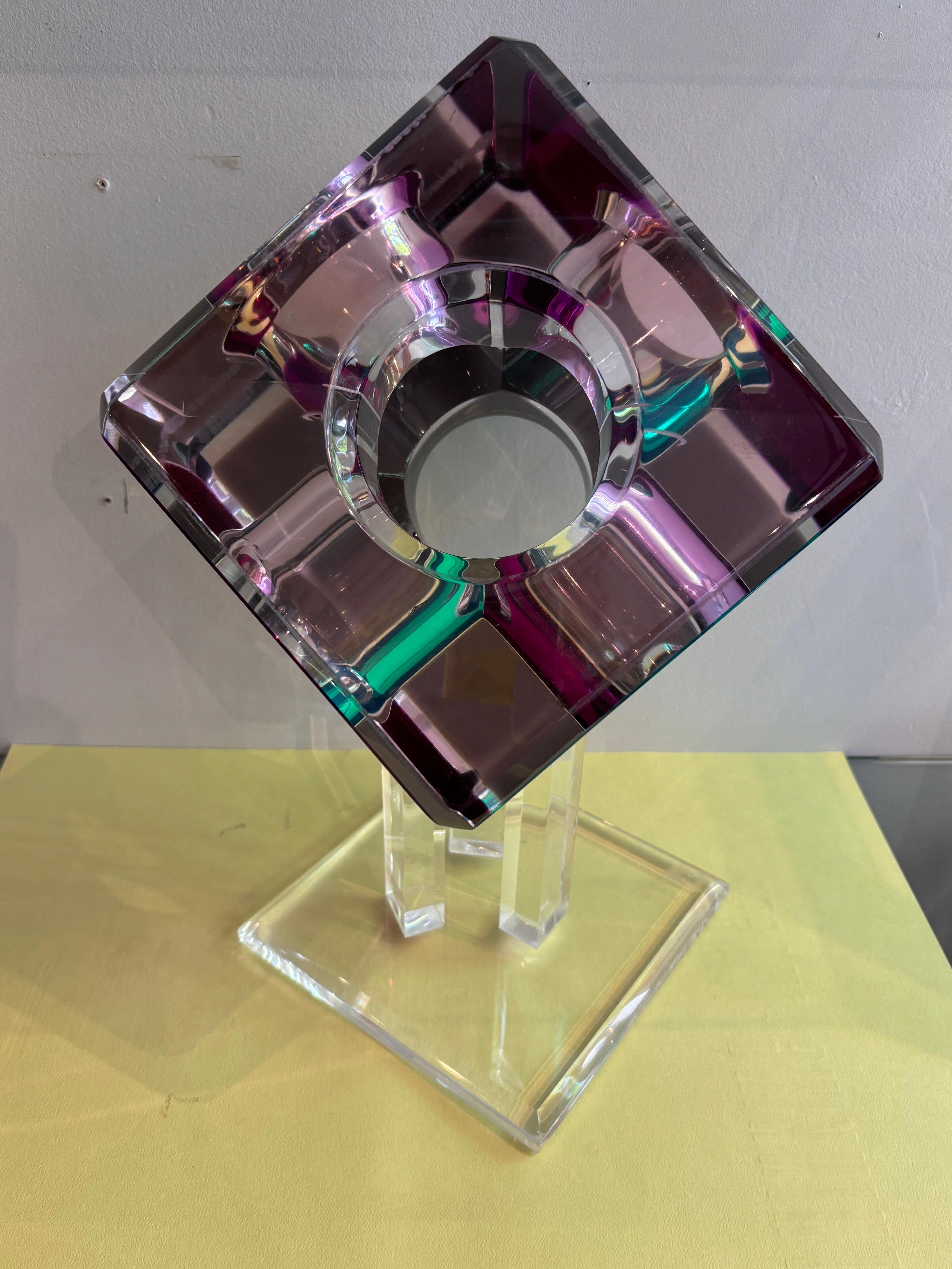 Scultura da tavolo moderna prismatica in lucite colorata di Shlomi Haziza in vendita 9