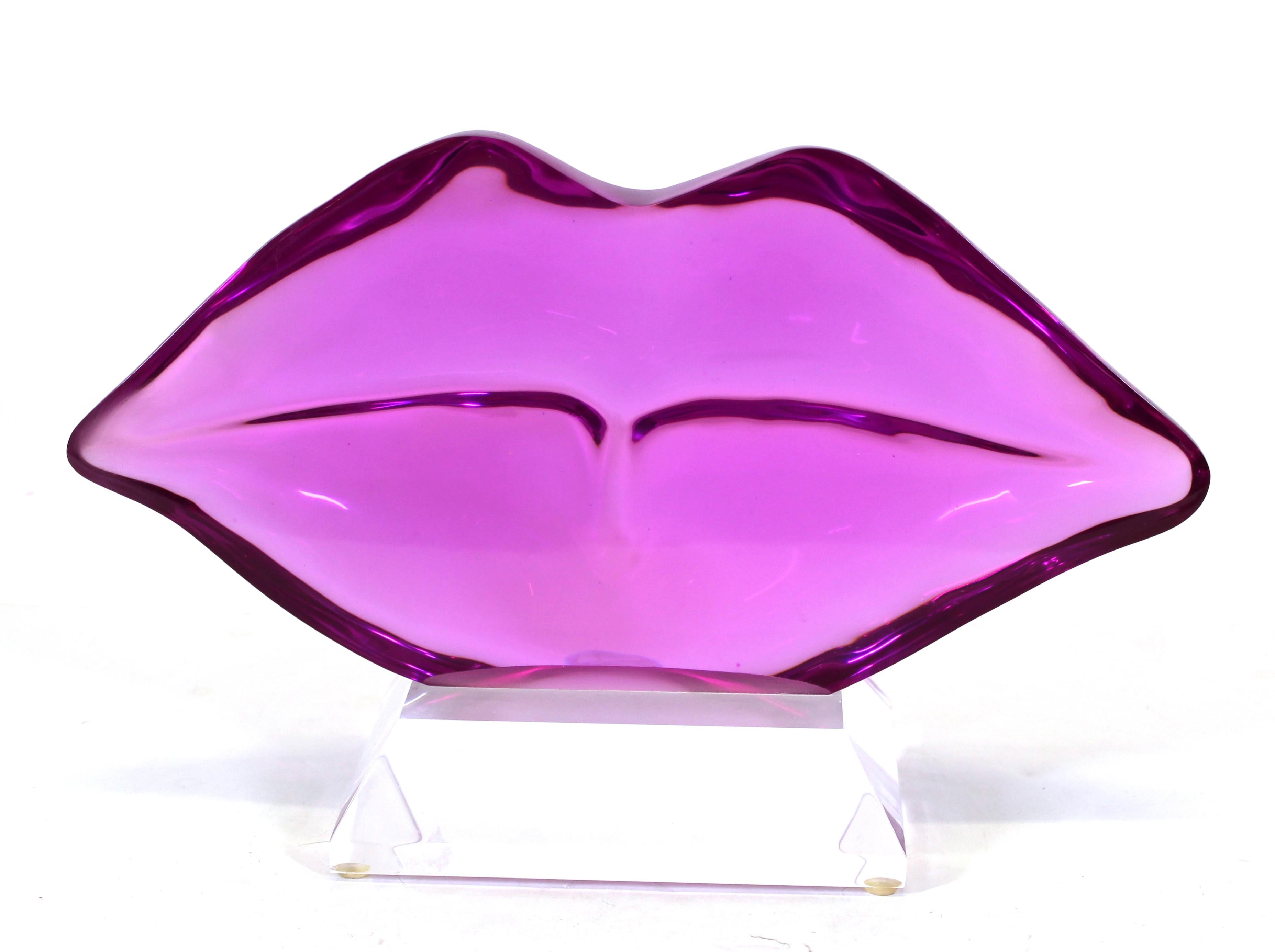 Shlomi Haziza Modern Lucite Sculpture of Fuchsia Lips In Good Condition In New York, NY