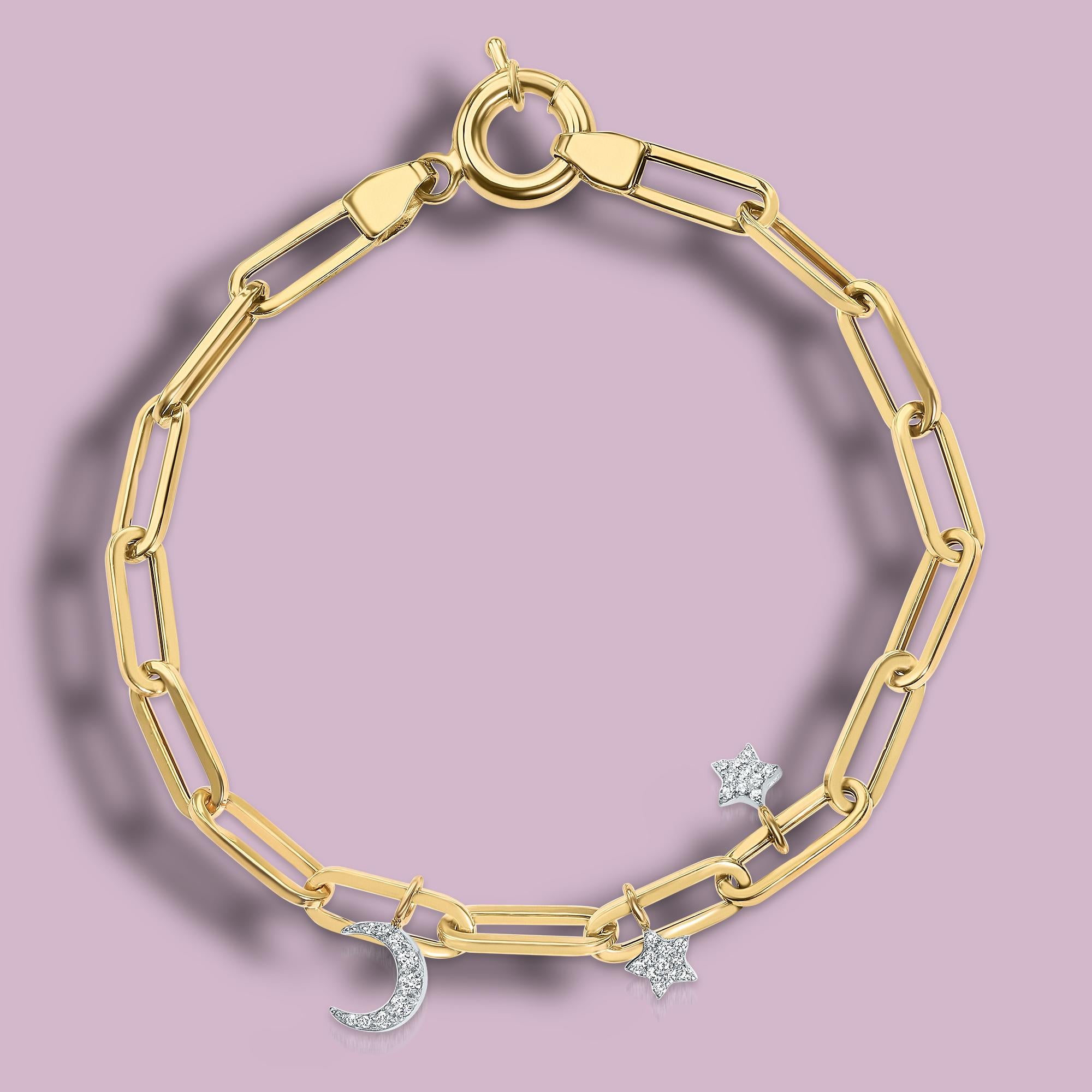 Taille ronde Bracelet à chaîne câble avec breloques en forme d'étoiles et de lune en diamant 0,14 carat - Shlomit Rogel en vente