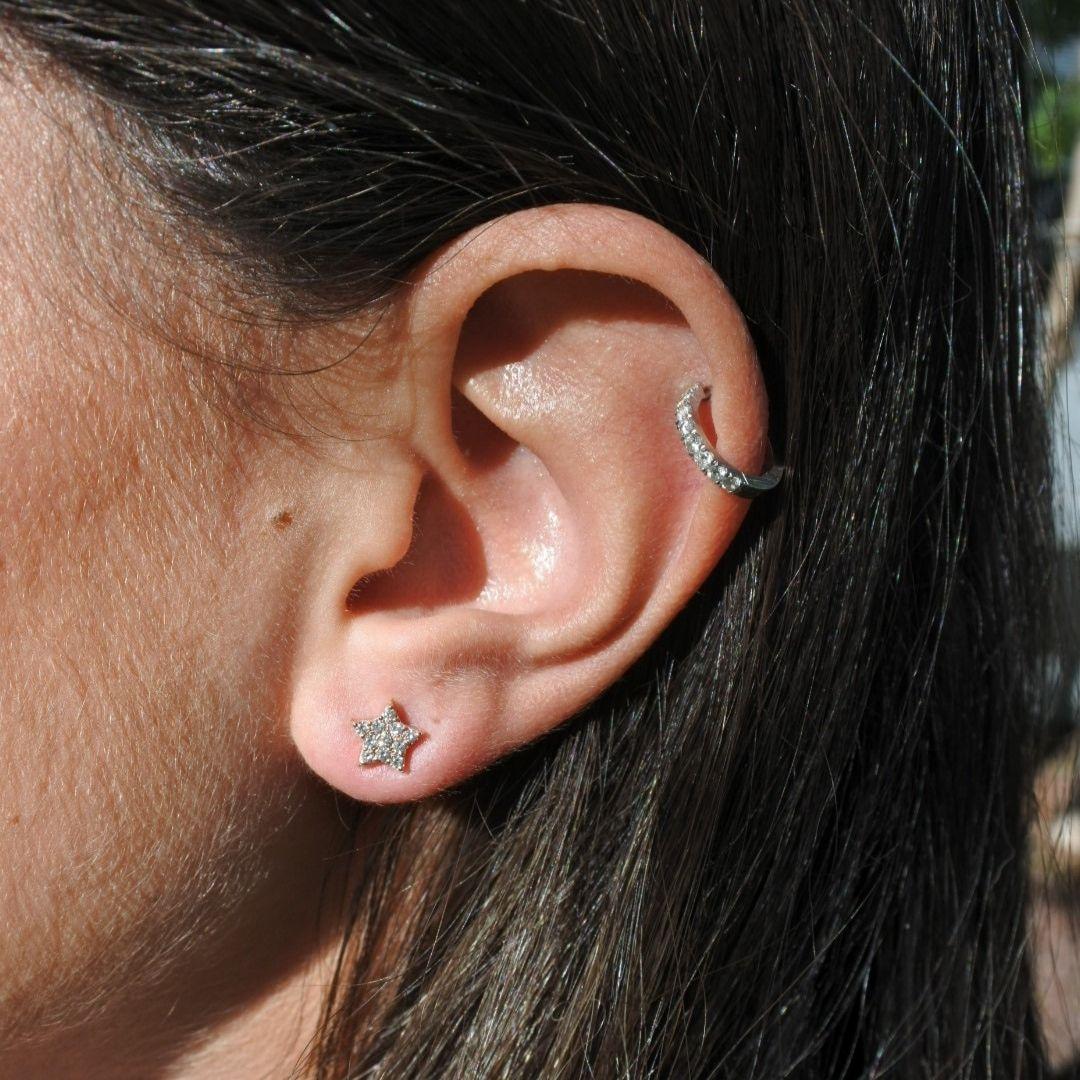 0.11 Carat Diamonds Single Midi Star Earring in 14 Karat Gold - Shlomit Rogel In New Condition For Sale In Ramatgan, IL