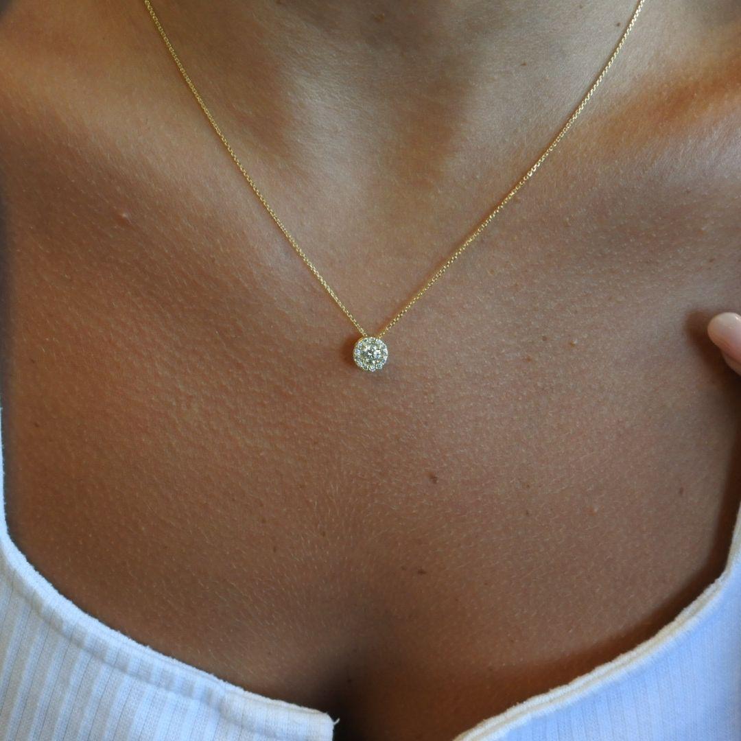 Women's 0.34 Carat Diamond Midi Halo Pendant in 14 Karat Yellow Gold - Shlomit Rogel For Sale
