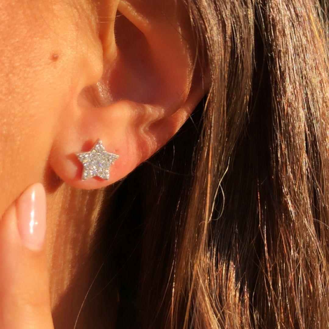 Taille ronde Shlomit Rogel, clous d'oreilles étoile en or 14 carats avec diamants véritables de 0,60 carat en vente