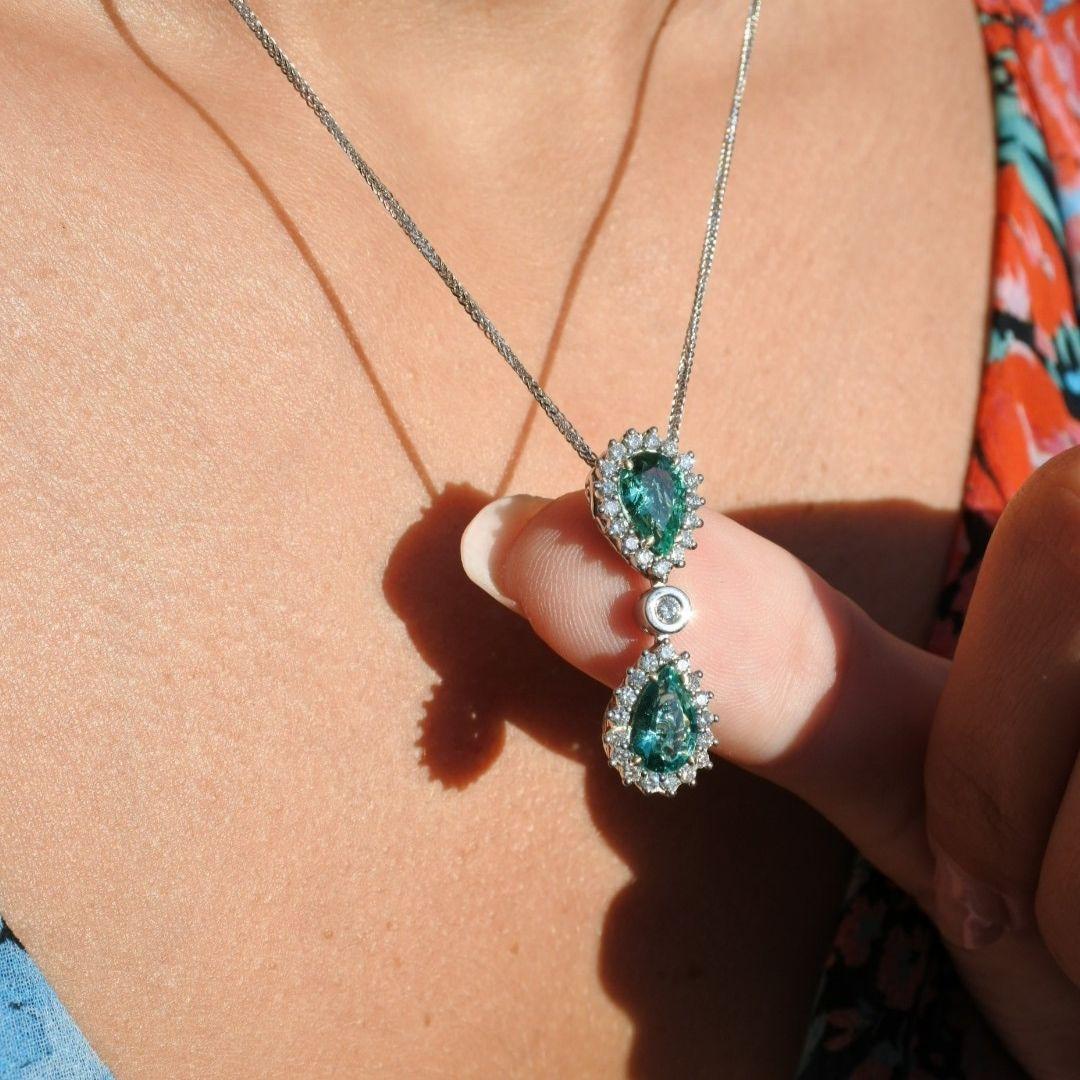 Colgante de diamante esmeralda zambiana natural certificado IGL de 2,23 quilates y oro blanco de 18 quilates en venta 2