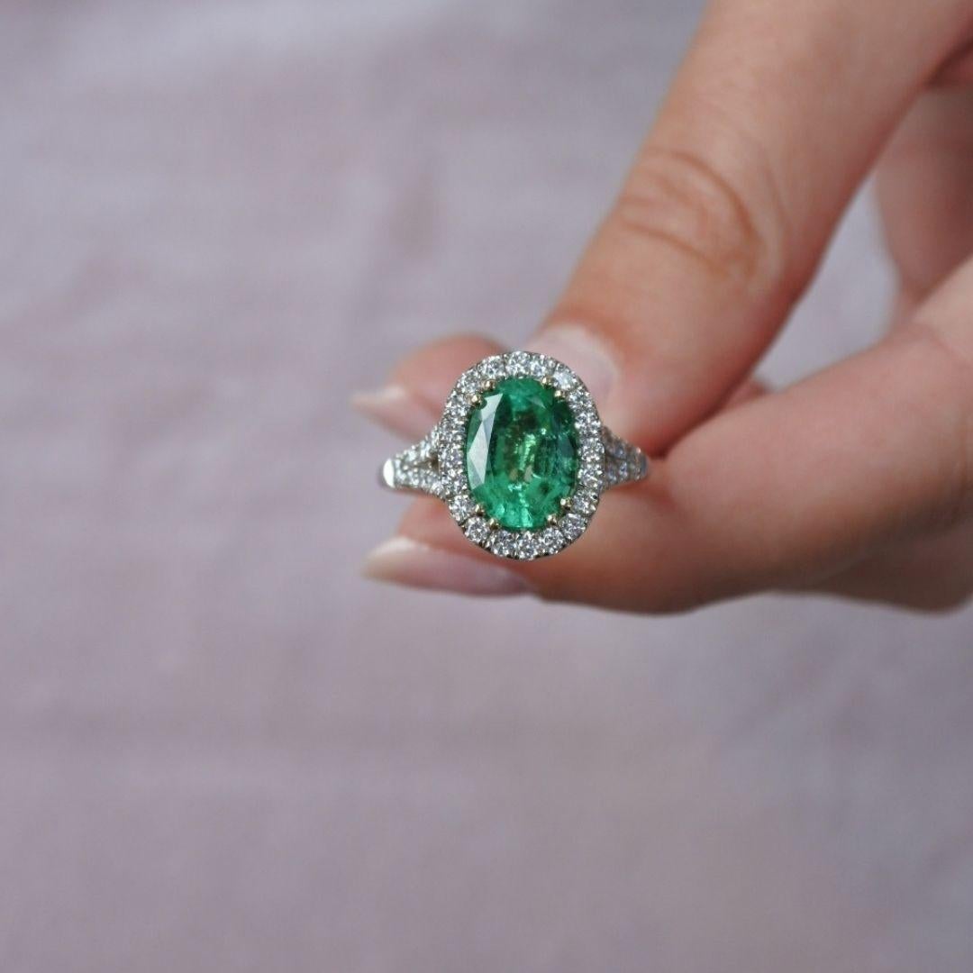 2.39 Carat 100% Natural Afghan Emerald Oval Cut and Diamonds Ring in White Gold In New Condition For Sale In Ramatgan, IL