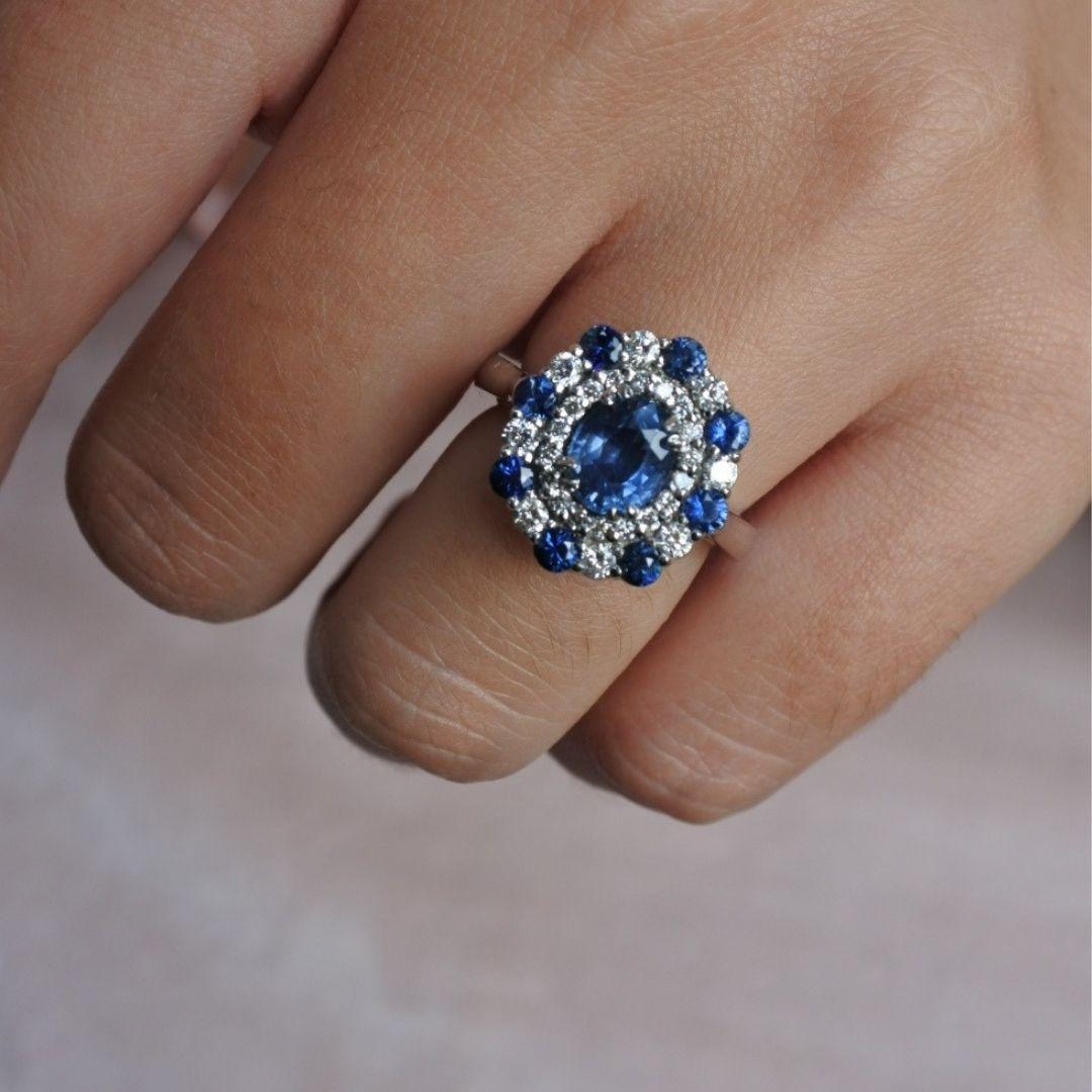 2,50 Karat GIA zertifizierter natürlicher blauer Saphir und Diamanten Ring 18K Weißgold im Angebot 4