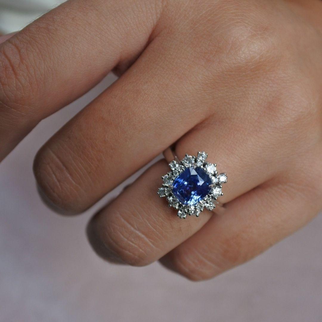 3.09 Carat GRS Certified Natural Blue Sapphire and Diamonds Ring 18K White Gold For Sale 2
