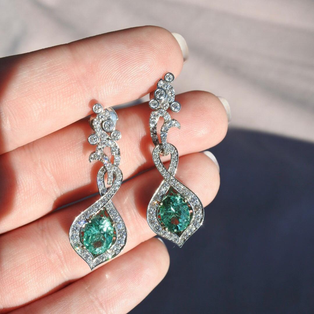 4.70 Carat Emerald and Diamonds Royalty Earrings 18 Karat Gold - Shlomit Rogel

Royalty
A truly magnificent one-of-a-kind royal estate earrings piece, housing a rare Colombian emerald oval pair.
The earrings show an intricate design of clustered