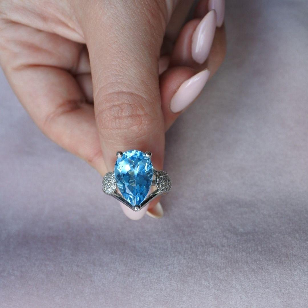 Art Deco 8.00 Carat Blue Topaz and Diamonds Ring in 14 Karat White Gold - Shlomit Rogel For Sale