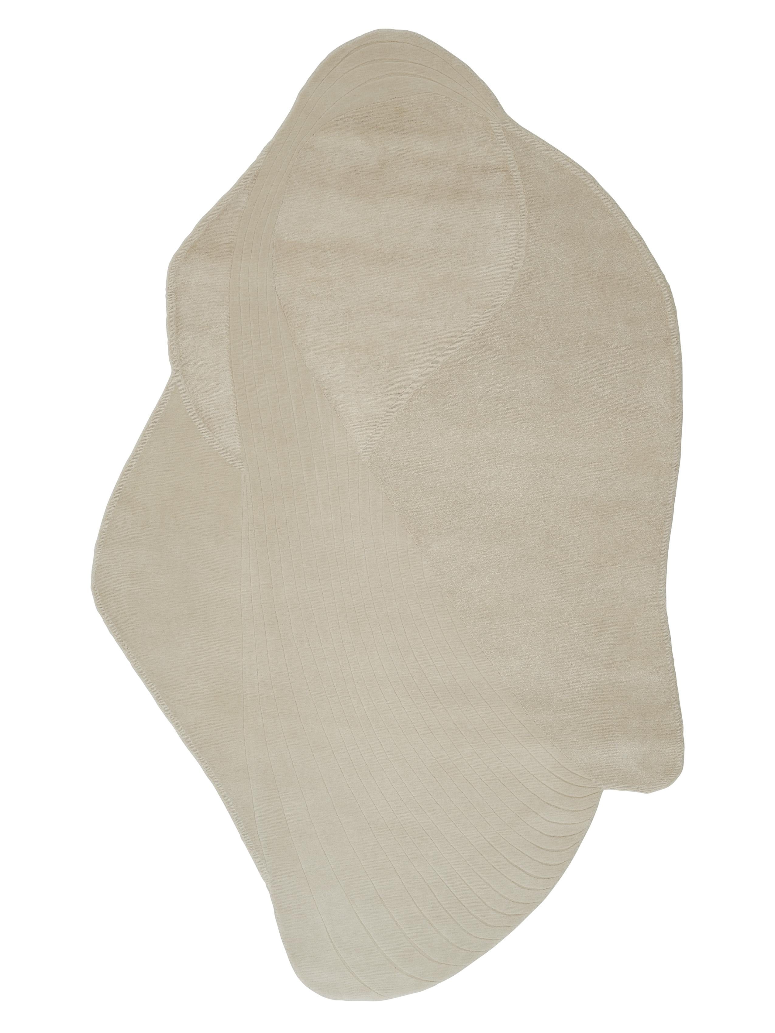 'Shoal Dream' Handgefertigter Teppich von Linie Design, Watertopia, 240 cm, Wolle & Seide (Skandinavische Moderne) im Angebot