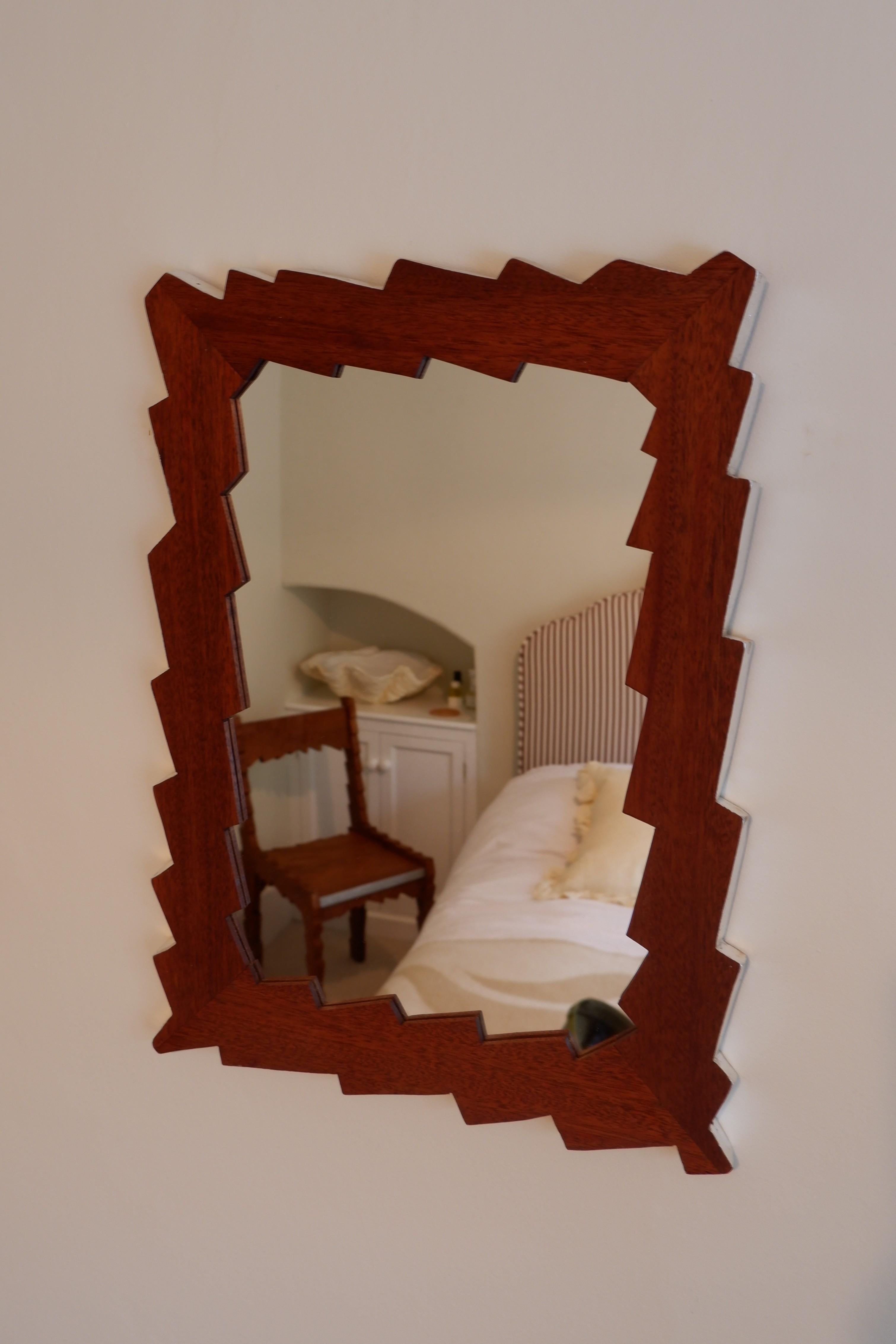 Britannico Specchio Shocking, legno Sapele scuro con doratura in alluminio. Studio Josh Page in vendita