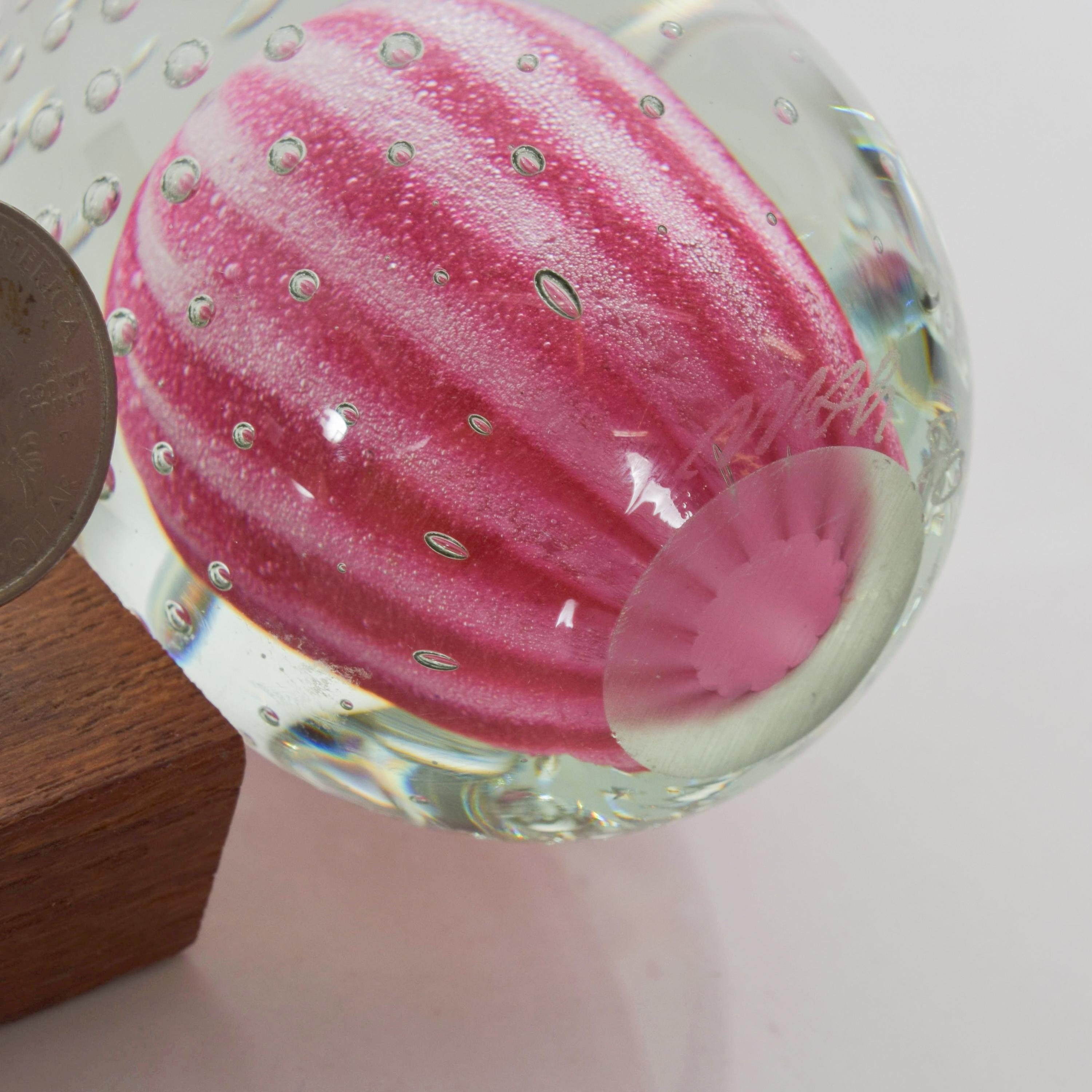 Shocking Pink Paperweight Art Glass Egg Controlled Bubble Tapio Wirkkala Style For Sale 2