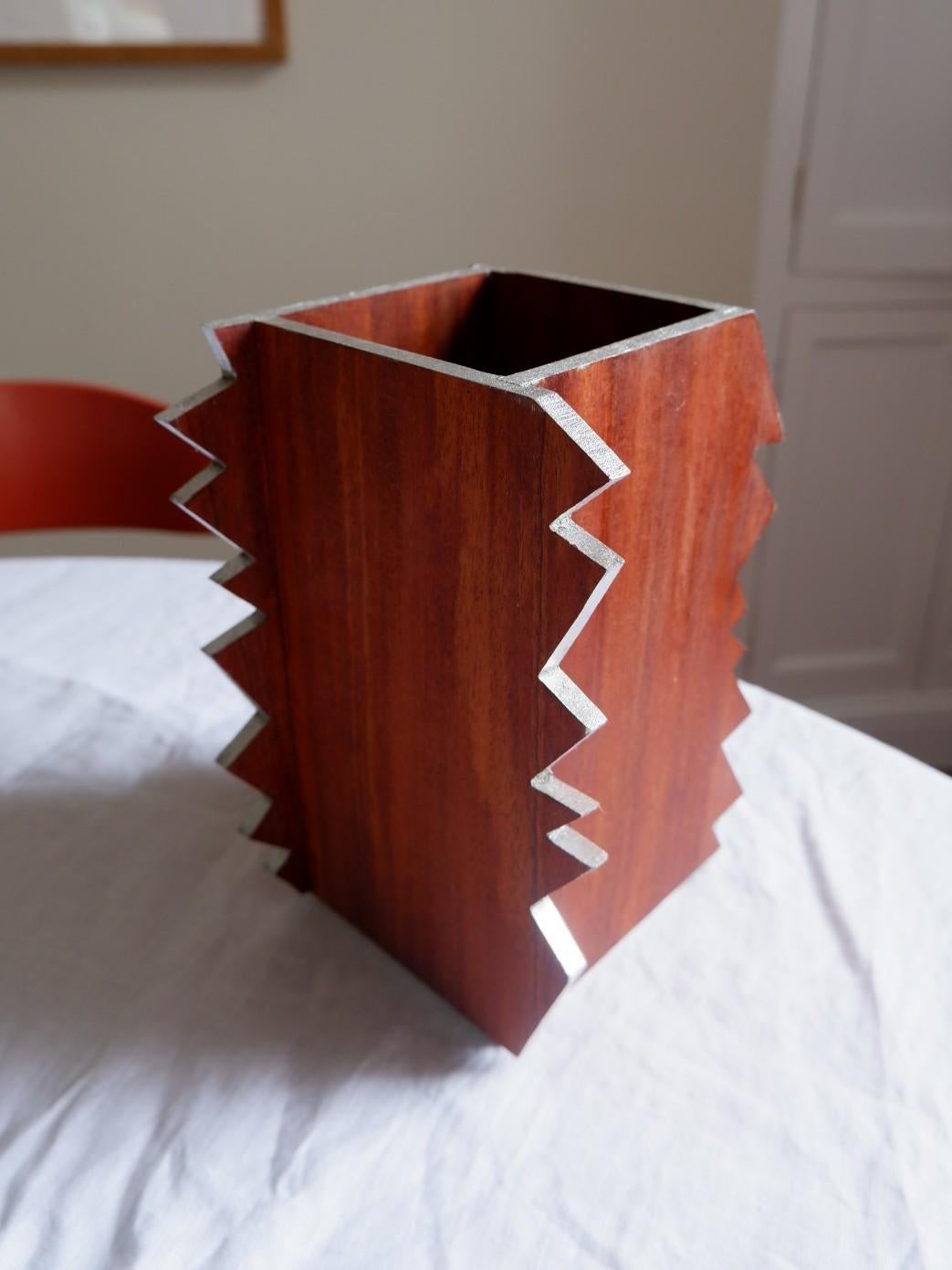 Britannico Vaso Shocking, Piccolo. Sapele con doratura in alluminio di Josh Page Studio in vendita