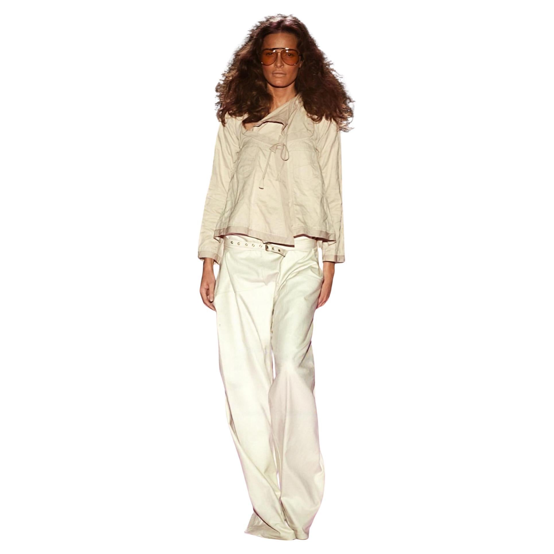 Nouveau avec étiquettes
Tom Ford pour Gucci
Veste de défilé printemps 2002
Veste qui a ouvert le défilé
Taille 40 

Poitrine : 34.25