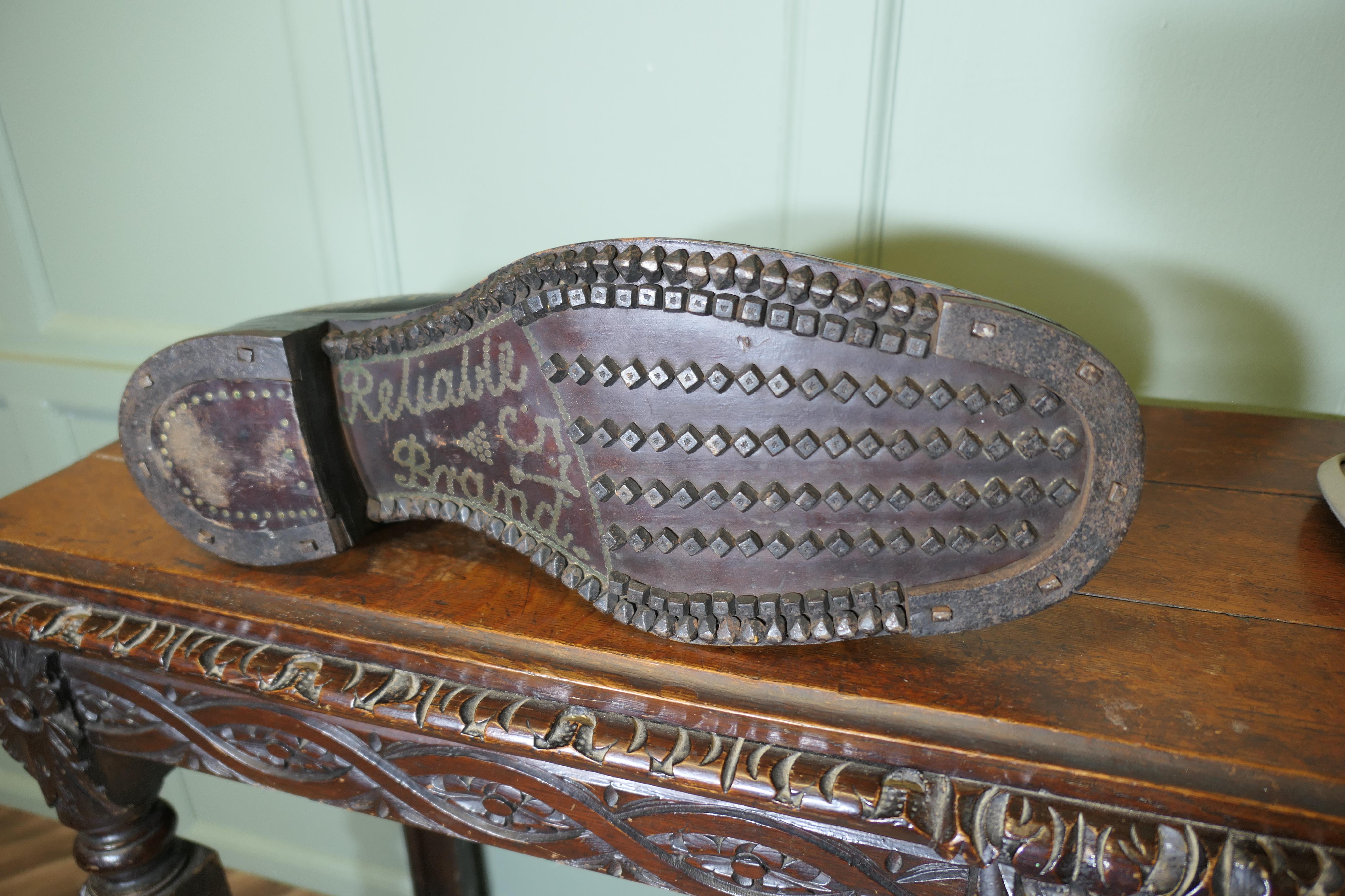 Shoe Shop or Cobblers Trade Sign, Leather Hob Nail Boot en vente 3