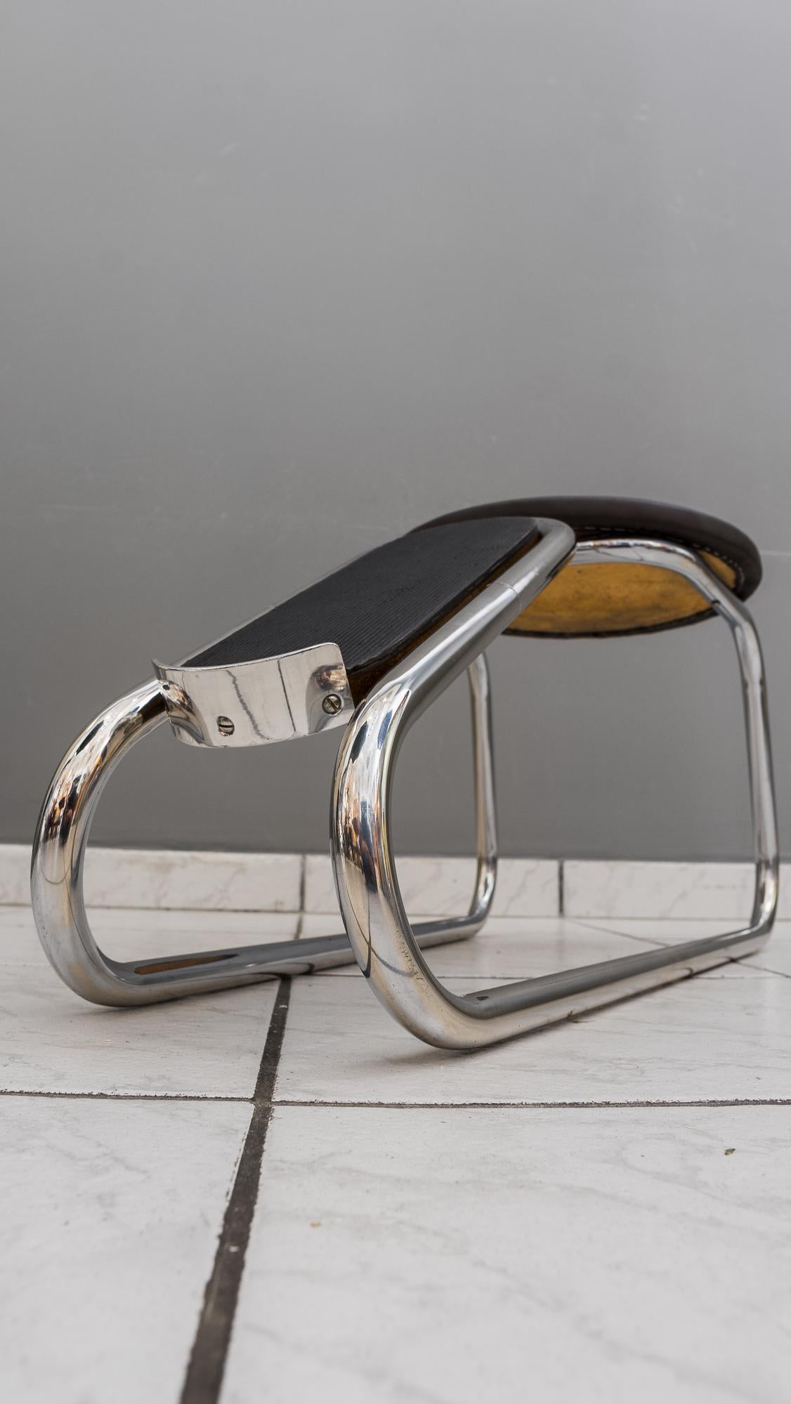 Shoe Stool with a Seat, and a Mirror Stand Set, Vienna, circa 1920s For Sale 9