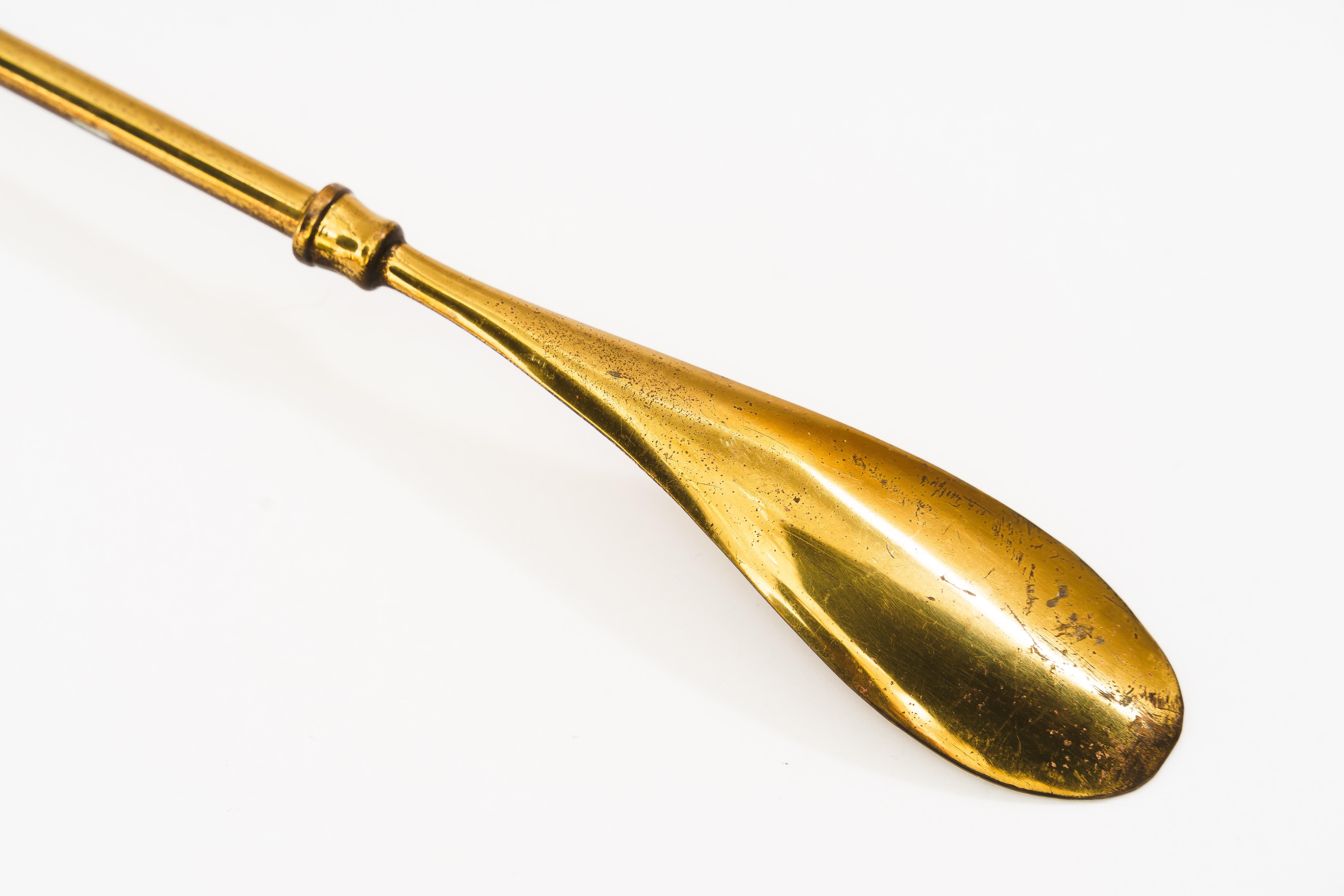Shoehorn brass around 1950s In Good Condition For Sale In Wien, AT