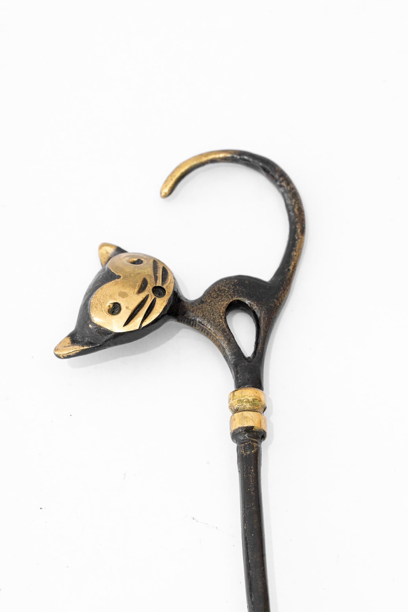 Shoehorn Shows a Cat by Walter Bosse Around, 1950s
Original condition