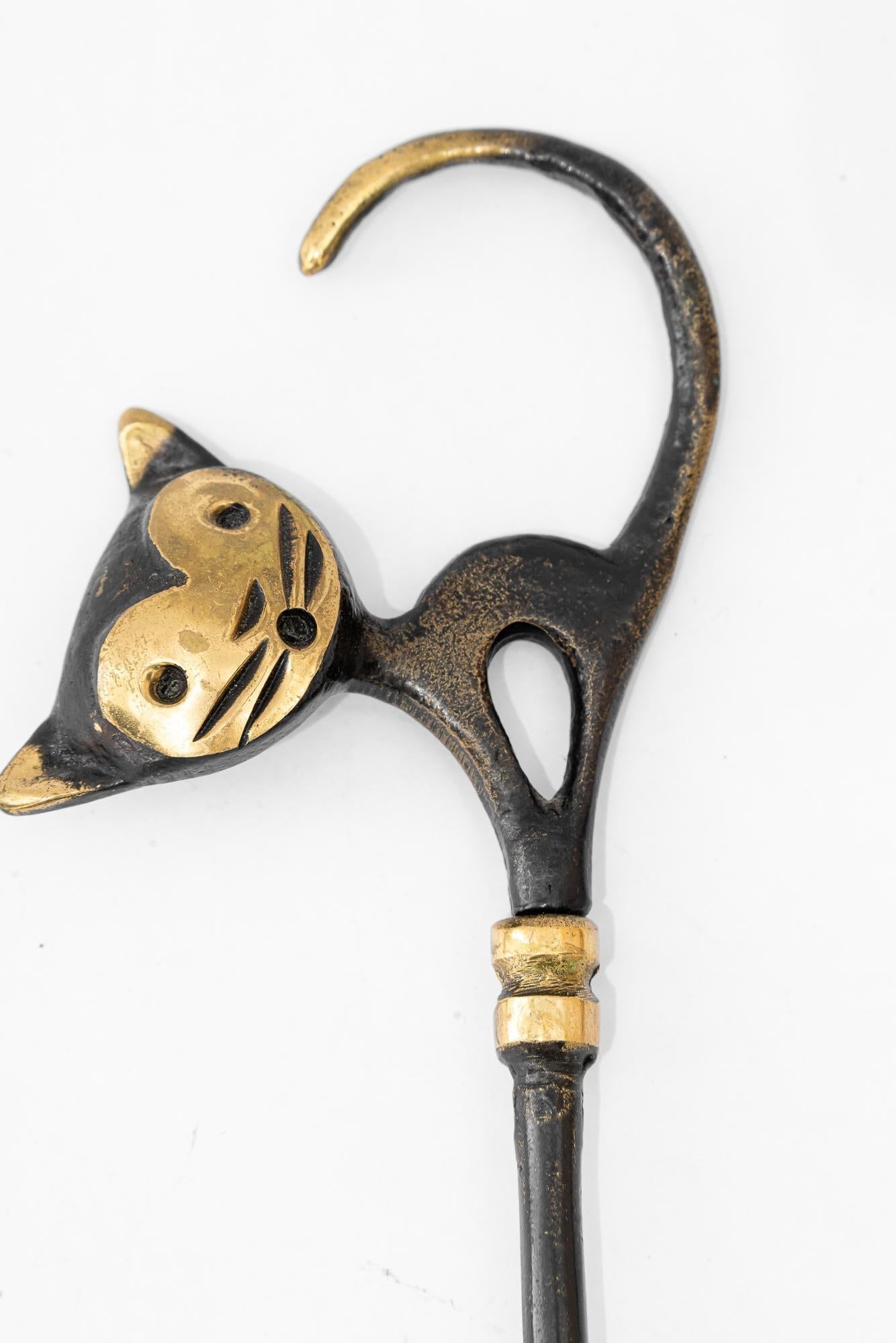 Annerito Shoehorn Shows a Cat by Walter Bosse Around, 1950s in vendita