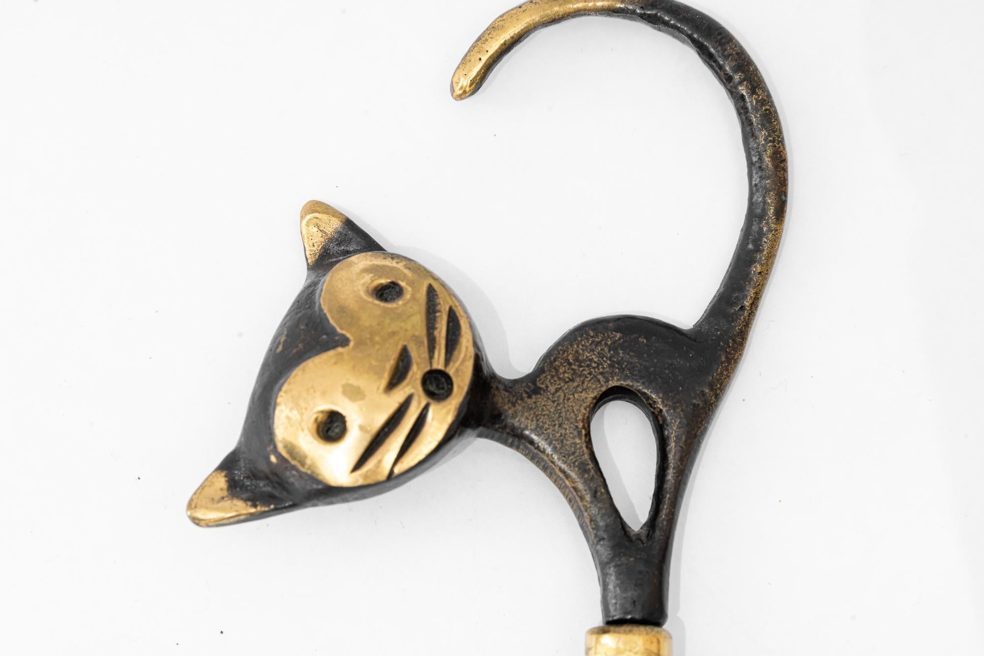 Shoehorn Shows a Cat by Walter Bosse Around, 1950s In condizioni buone in vendita a Wien, AT