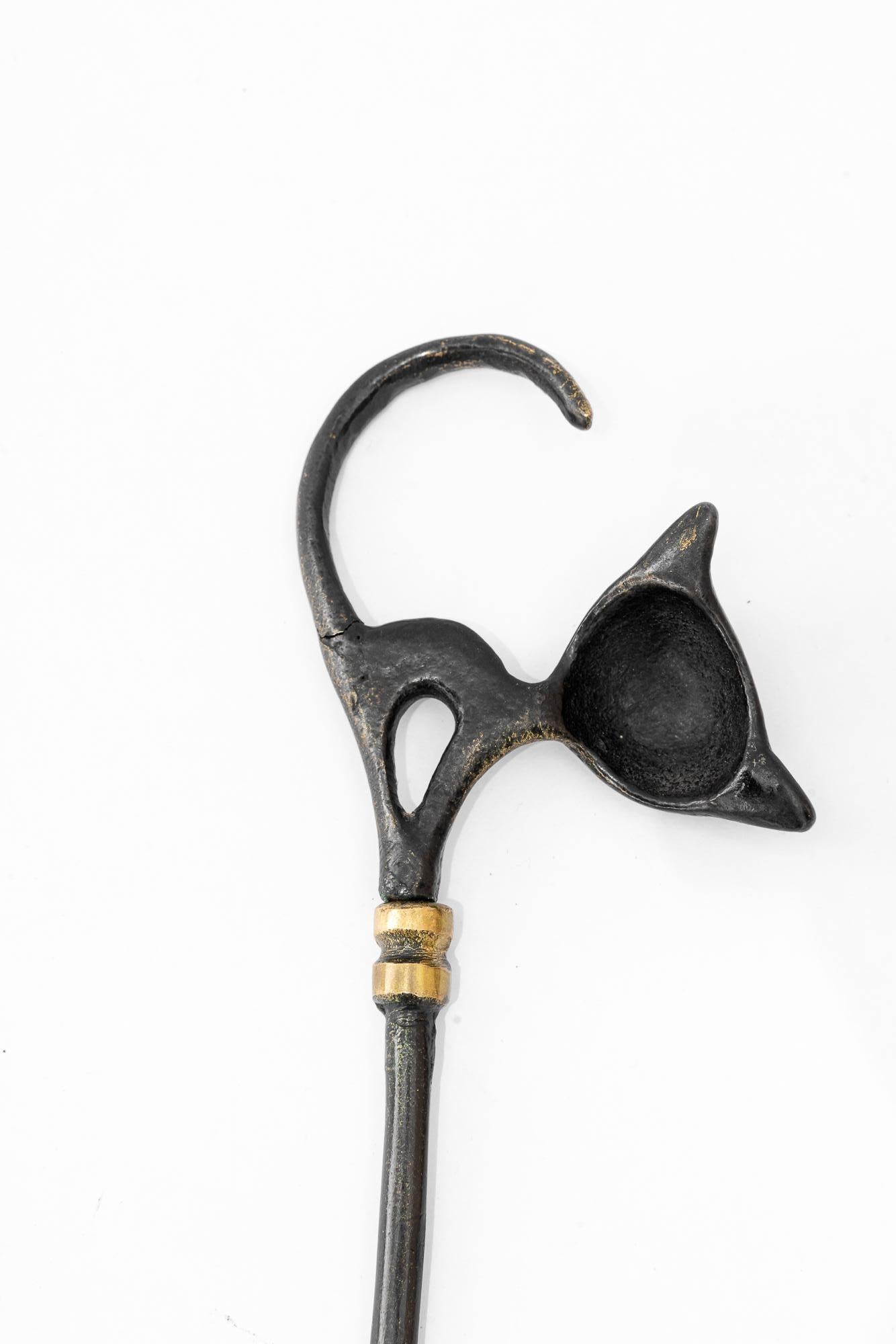 Shoehorn Shows a Cat by Walter Bosse Around, 1950s in vendita 1