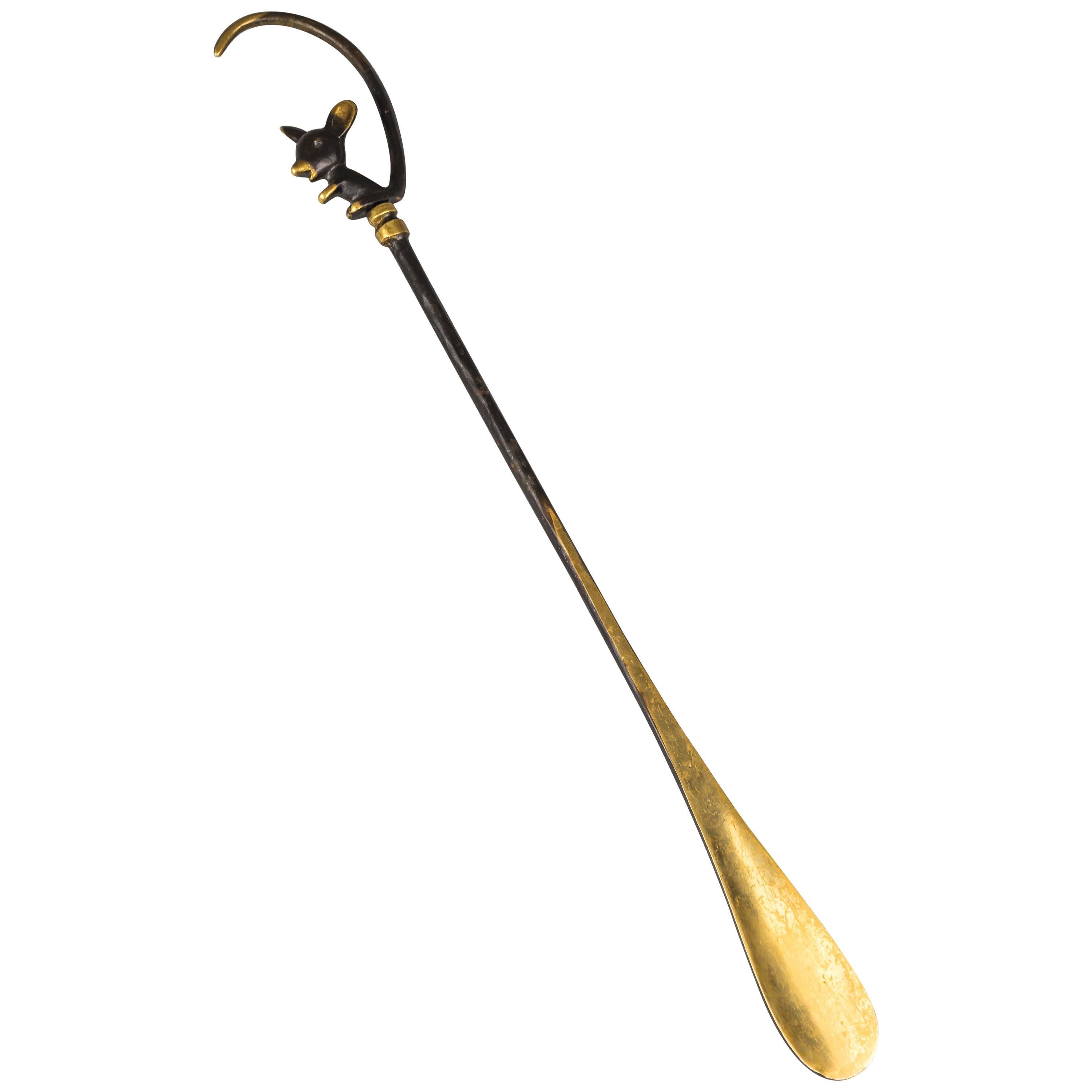 Shoehorn Shows a Mouse de Walter Bosse