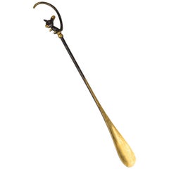 Shoehorn Shows a Mouse by Walter Bosse