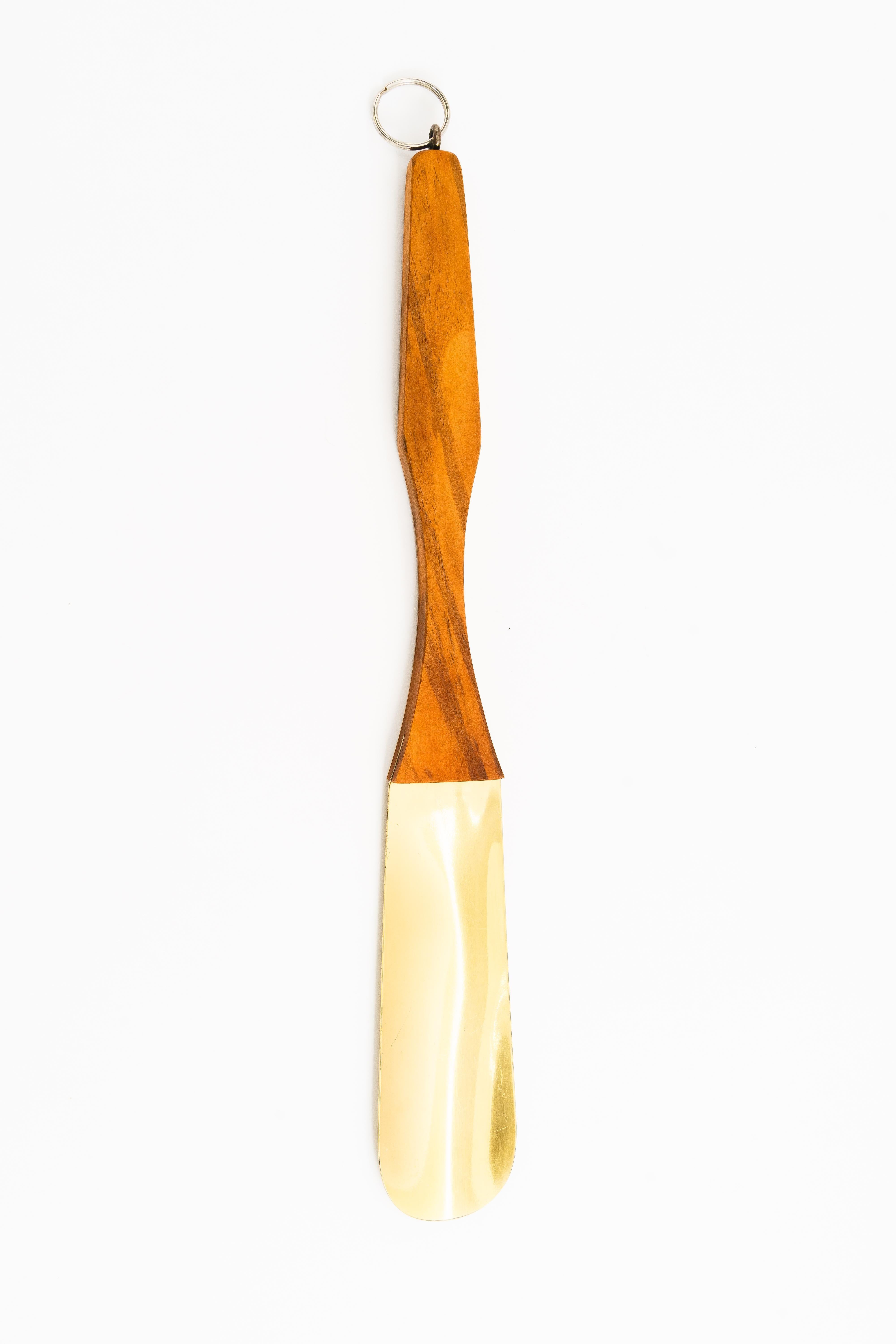 Mid-Century Modern Shoehorn wood and brass around 1950s For Sale