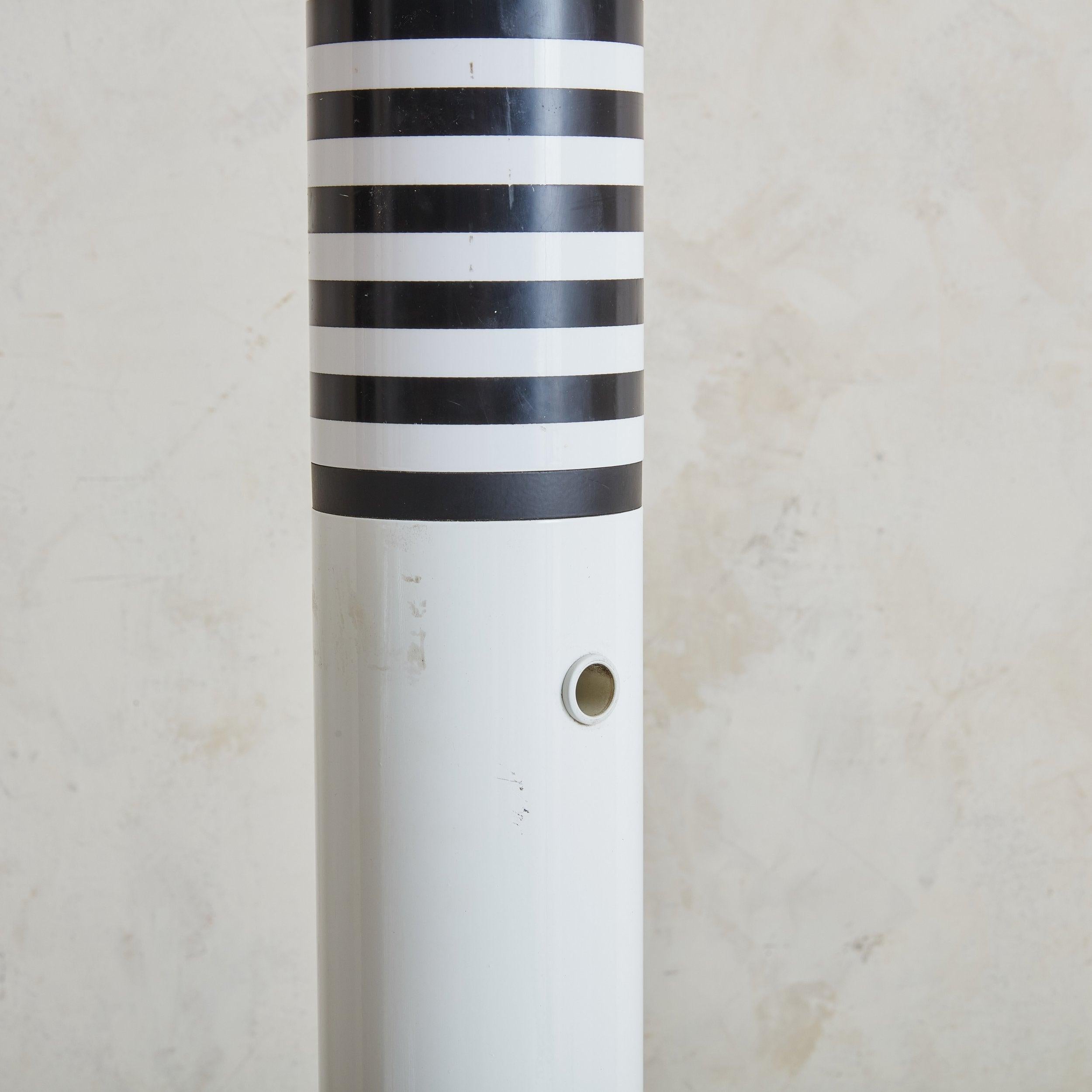 Lámpara de pie 'Shogun' de Mario Botta para Artemide, Italia Años 80 en Bueno estado para la venta en Chicago, IL