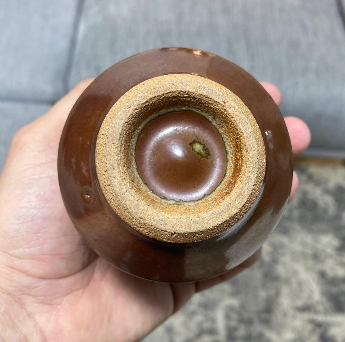 Boîte à thé Shoji Hamada Mingei Kakiyu en poterie japonaise à glaçure kaki signée en vente 7
