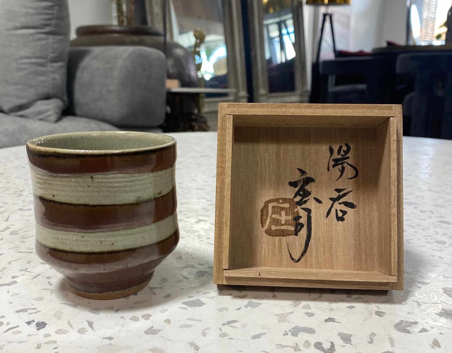 Boîte à thé Shoji Hamada Mingei Kakiyu en poterie japonaise à glaçure kaki signée en vente 12