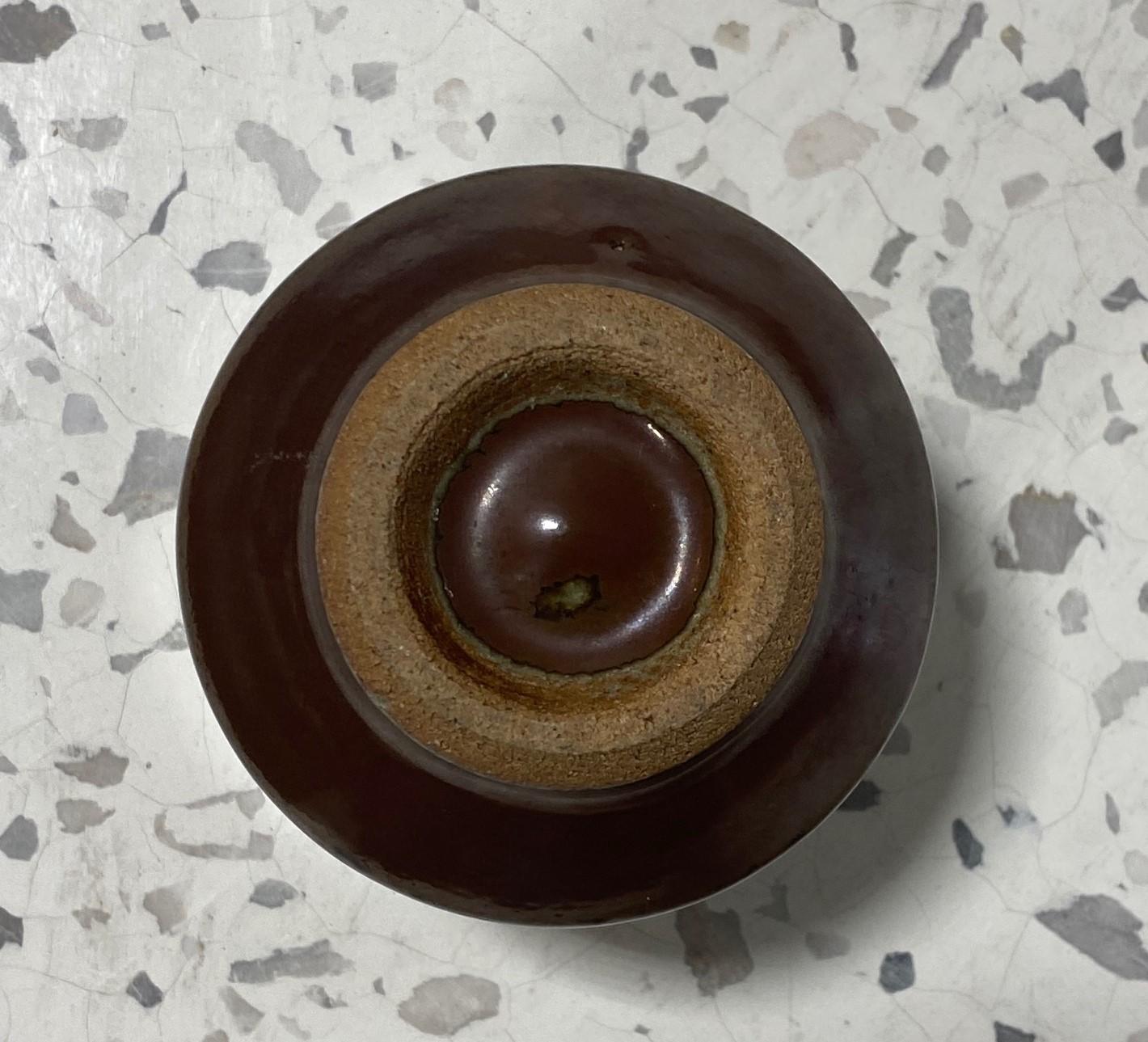 Boîte à thé Shoji Hamada Mingei Kakiyu en poterie japonaise à glaçure kaki signée Bon état - En vente à Studio City, CA