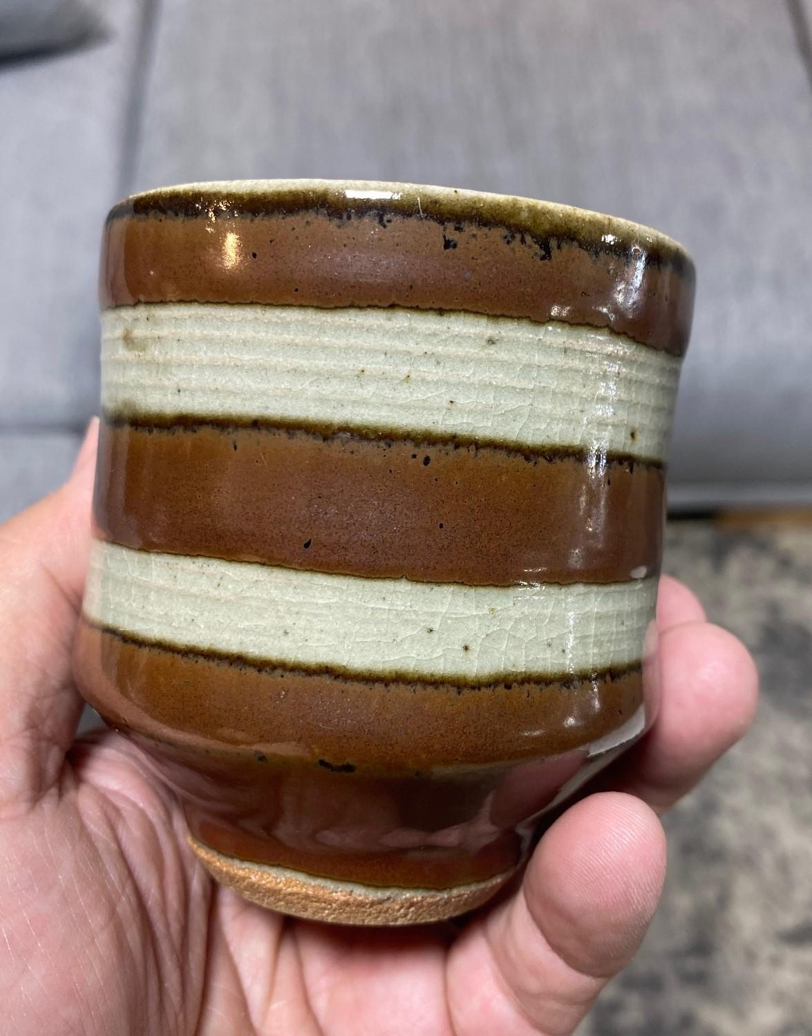 Grès Boîte à thé Shoji Hamada Mingei Kakiyu en poterie japonaise à glaçure kaki signée en vente