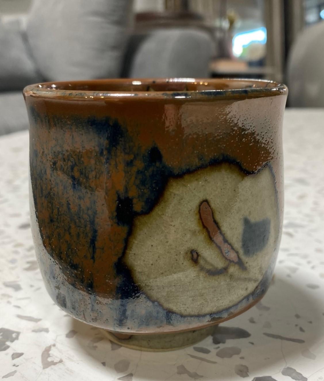 Shoji Hamada Mingei Kakiyu Kaki-Glasur Japanische Studio Pottery Yunomi Teetasse (Glasiert) im Angebot