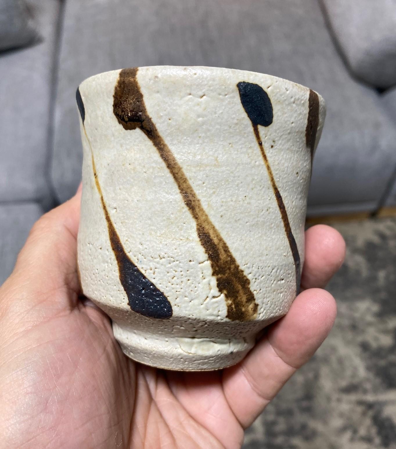Tasse à thé Yunomi en poterie japonaise Mingei Nuka Glaze Shoji Hamada avec boîte signée en vente 5