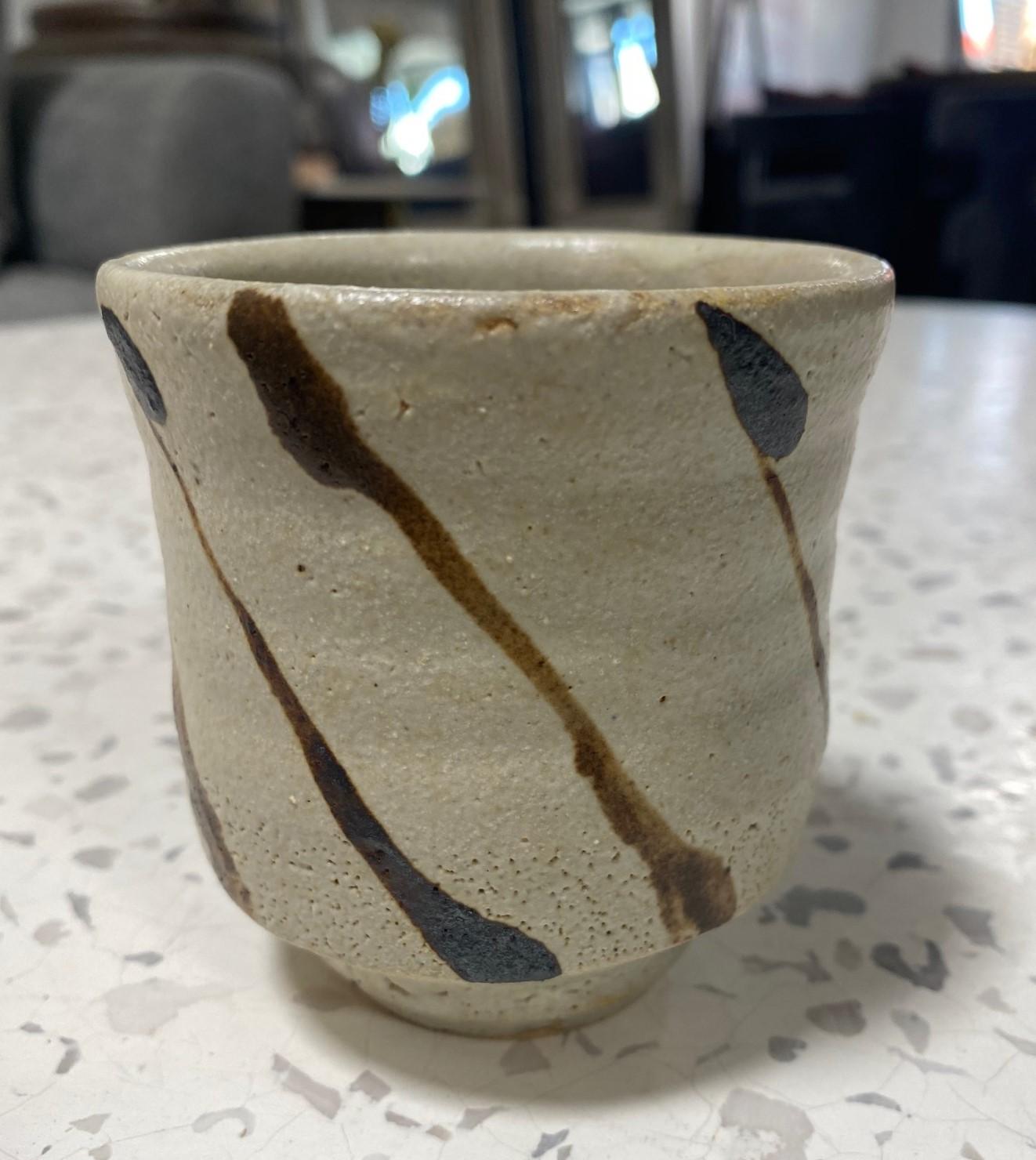 Shoji Hamada Mingei Nuka Glaze Japanese Pottery Yunomi Teacup with Signed Box In Good Condition For Sale In Studio City, CA
