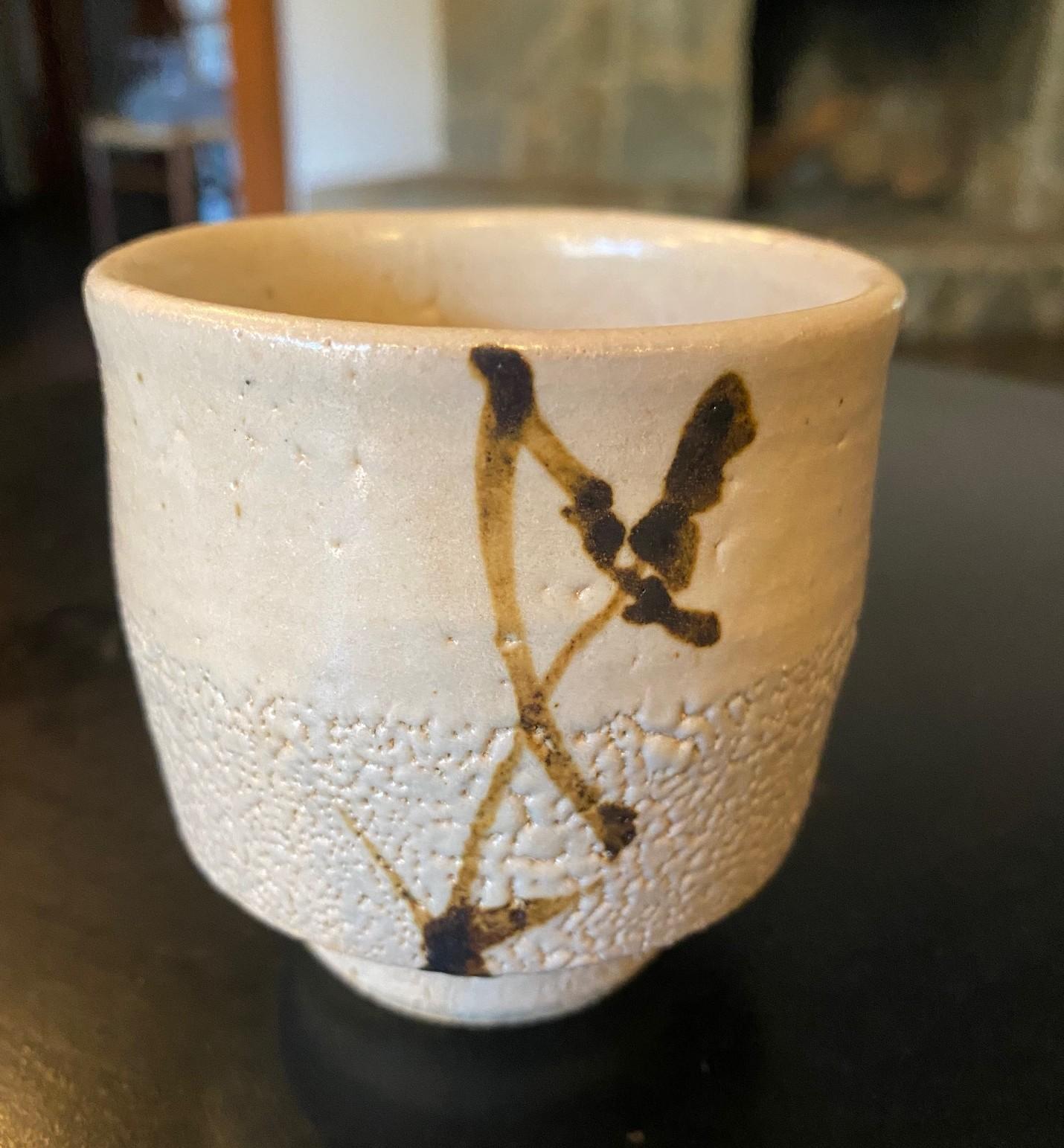 XX secolo Tazza da tè Yunomi in ceramica giapponese Shoji Hamada Mingei Nuka Glaze con scatola firmata in vendita