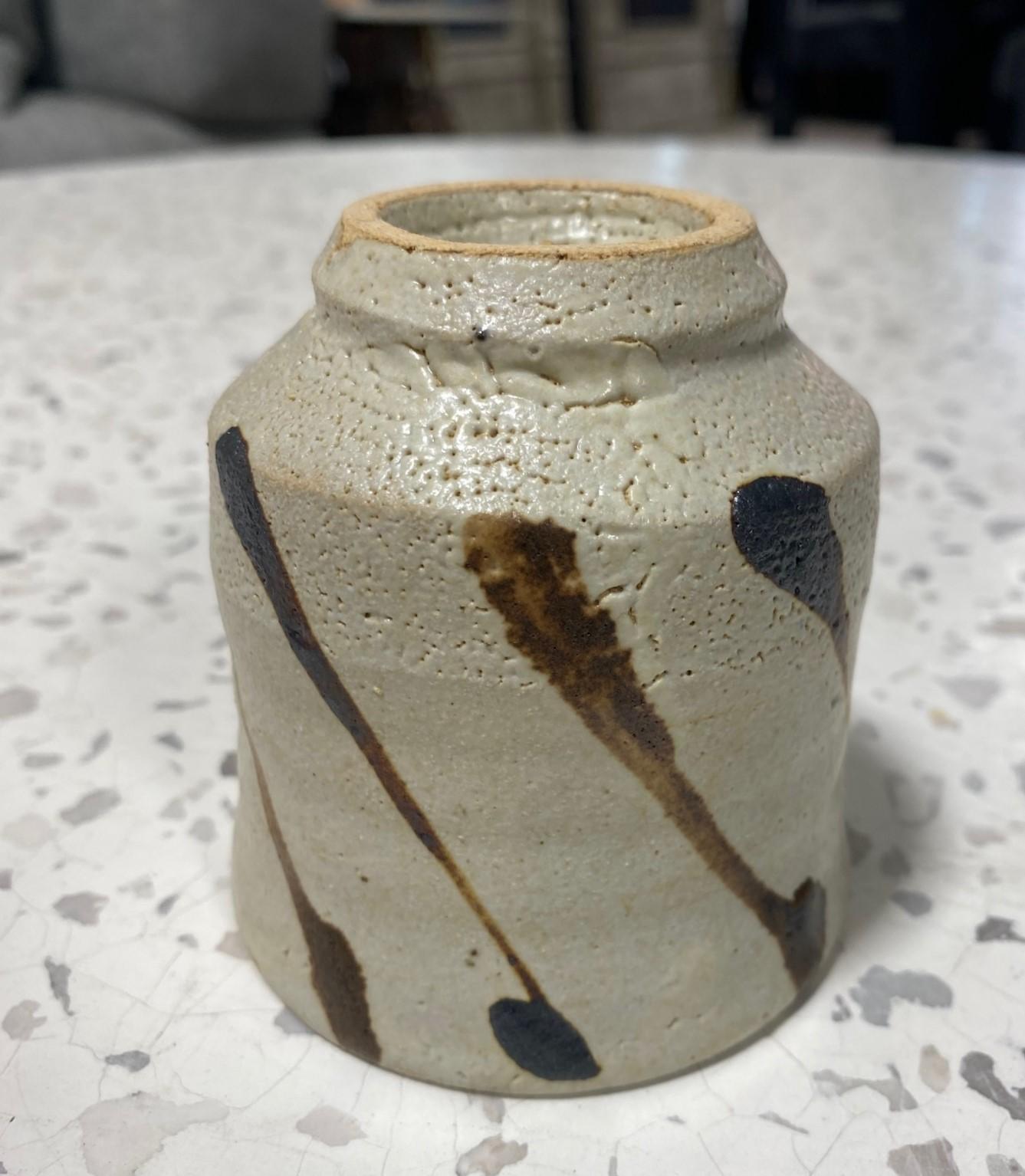 Tasse à thé Yunomi en poterie japonaise Mingei Nuka Glaze Shoji Hamada avec boîte signée en vente 1