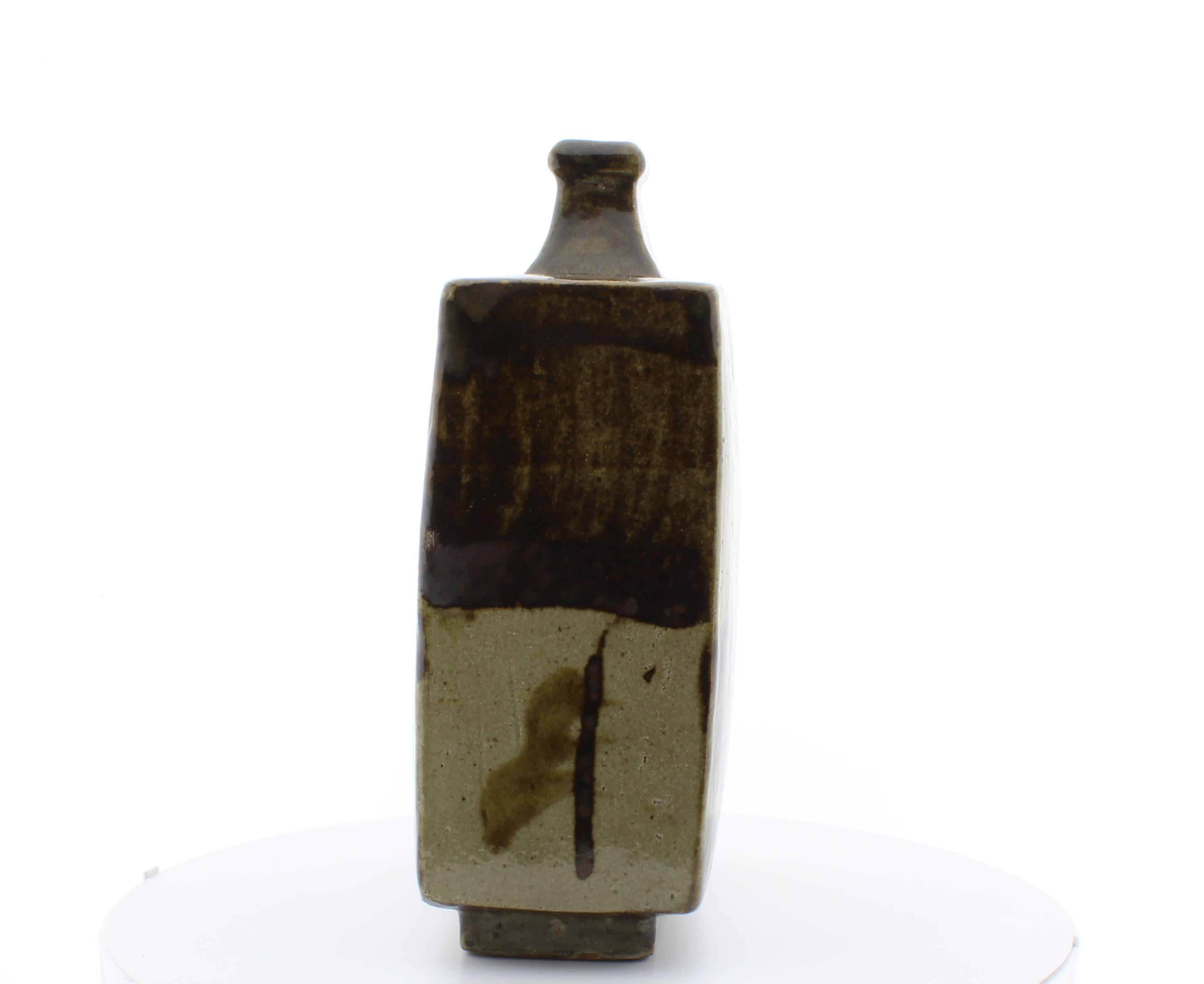  20th Century Japanese Earthenware Bottle by Hamada Shoji, Natural Earthy Colour For Sale 1