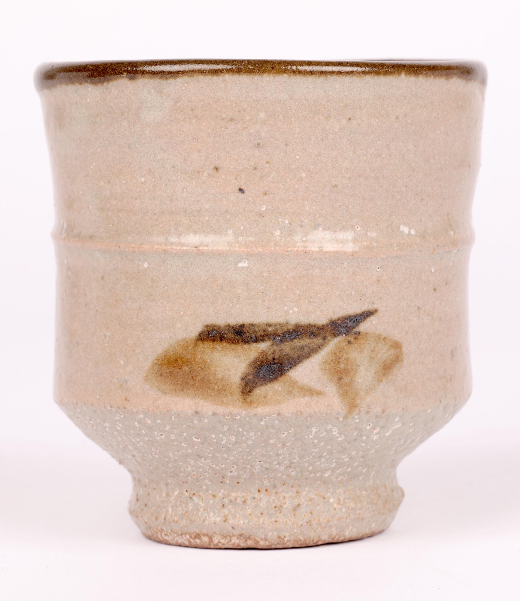 Shoji Hamada Studio Pottery Yunomi avec motif brossé en vente 6