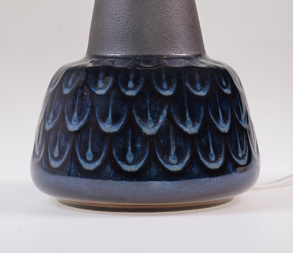 Danish design ceramic handmade earthenware lamp base from Søholm Stentøj (= earthenware) Bornholm Denmark 1960s.

Model 1015, blue series.

Designed by Einar Johansen.

The lamp has a beautiful relief glazed with a beautiful deep blue and brown