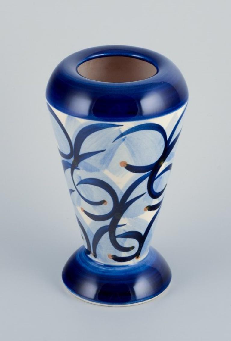 Søholm, Bornholm, Dänemark. Vase aus Keramik. Abstraktes Design.  (Skandinavische Moderne) im Angebot