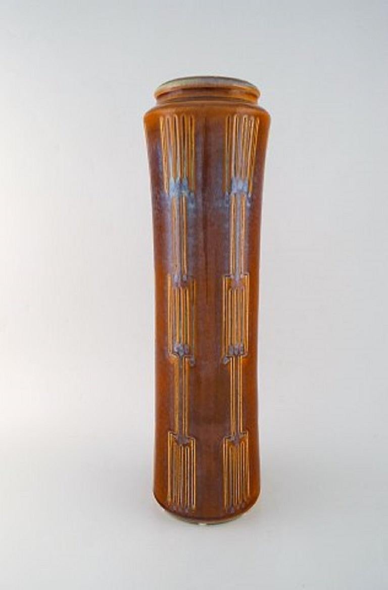 Søholm, Bornholm. Large cylindrical vase in glazed ceramics. 1960s.
Measures: 46 x 13 cm.
In very good condition.
Stamped.