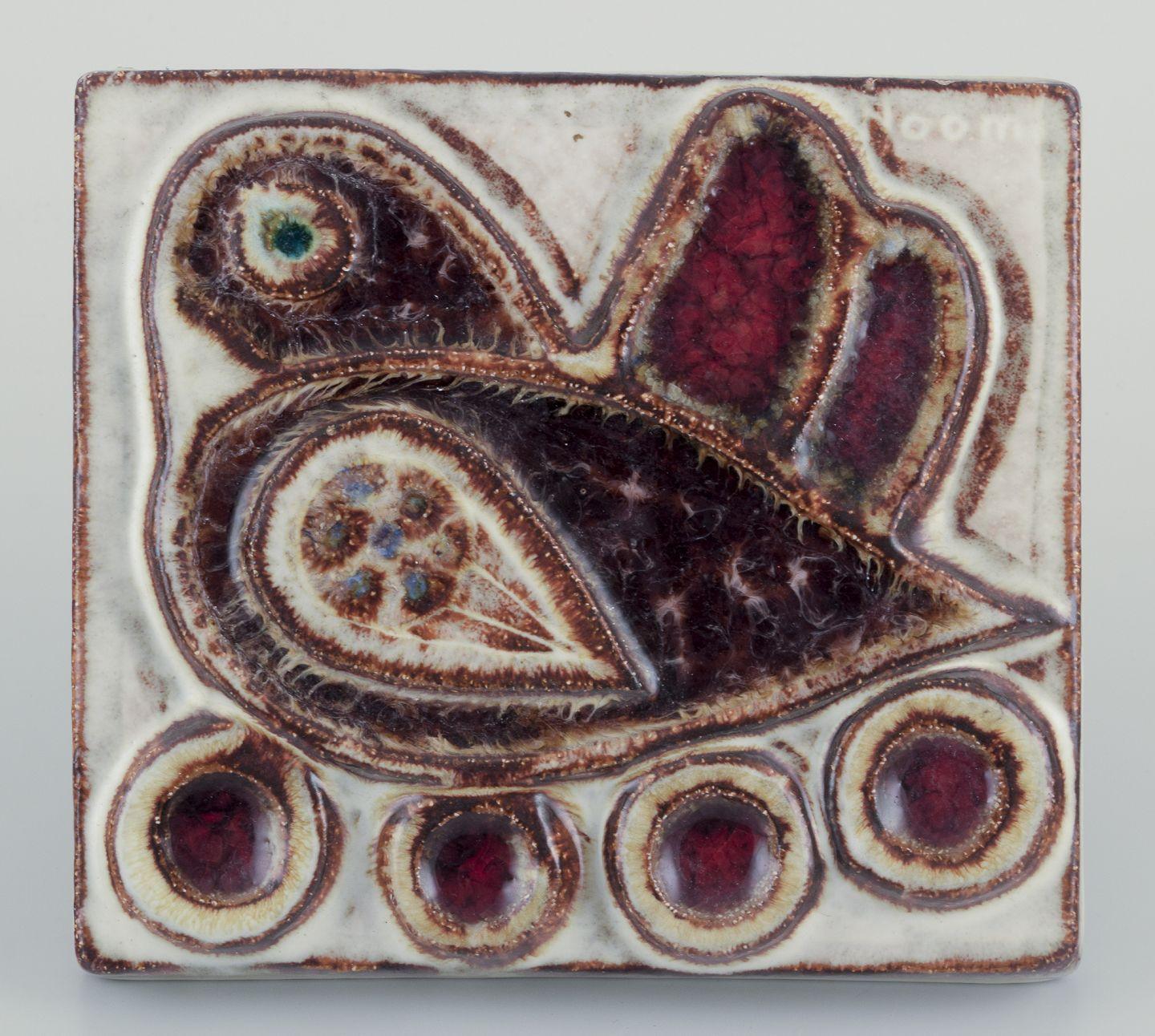 I prodotti usati sono esenti da dazi all'importazione per i clienti statunitensi. 
Pertanto, al tuo acquisto non saranno applicate tariffe di importazione.

Søholm, Bornholm.
Due rilievi retrò in ceramica.
Uccelli in rilievo.
Smalto policromo.