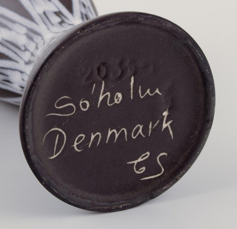 Milieu du XXe siècle Søholm, Bornholm. Deux vases en céramique Design moderniste des années 1960/70 en vente