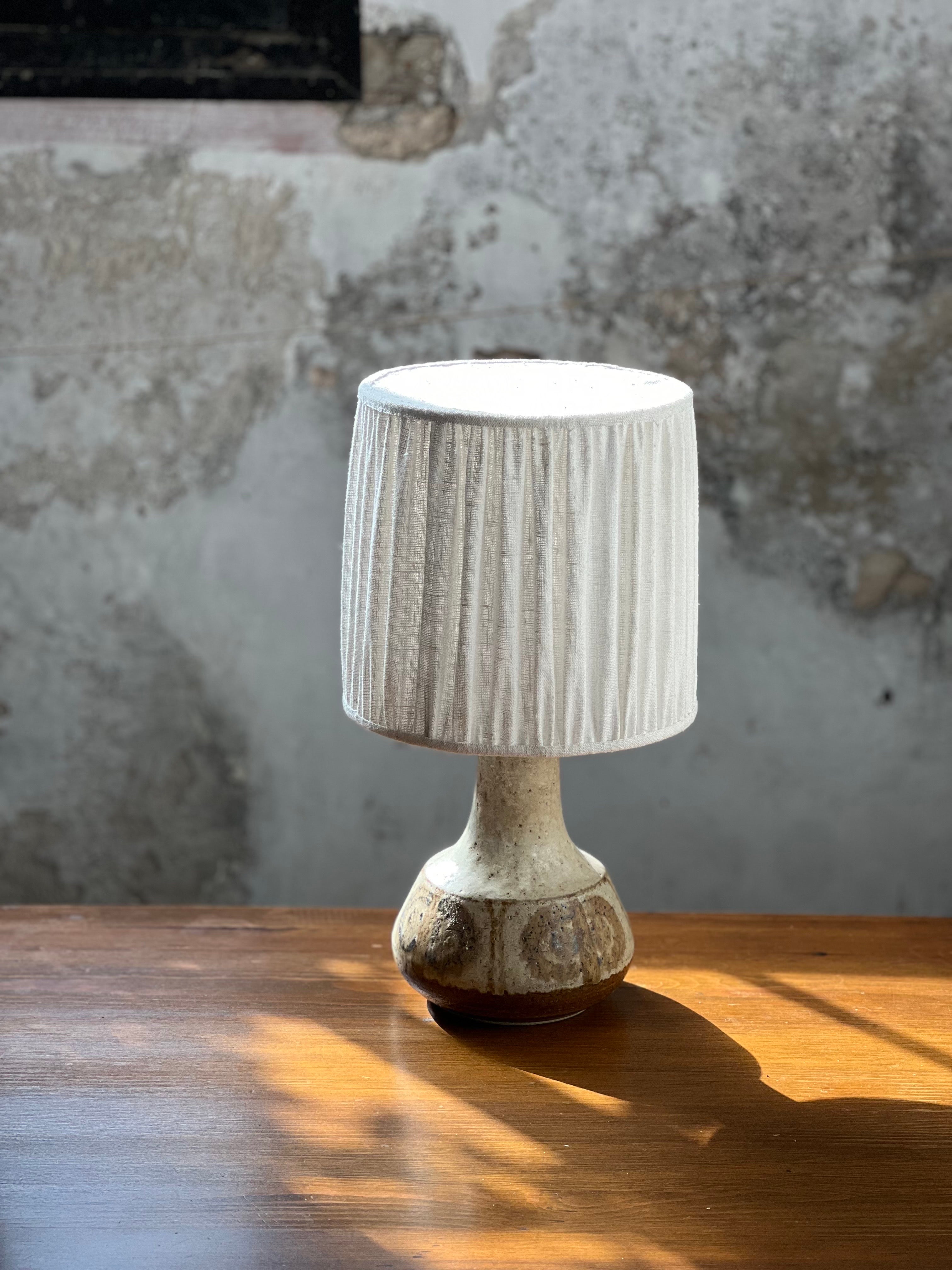 Danese Lampade in ceramica Søholm H42 cm,  prodotto in Danimarca negli anni '60 nuovo paralume fatto a mano in vendita